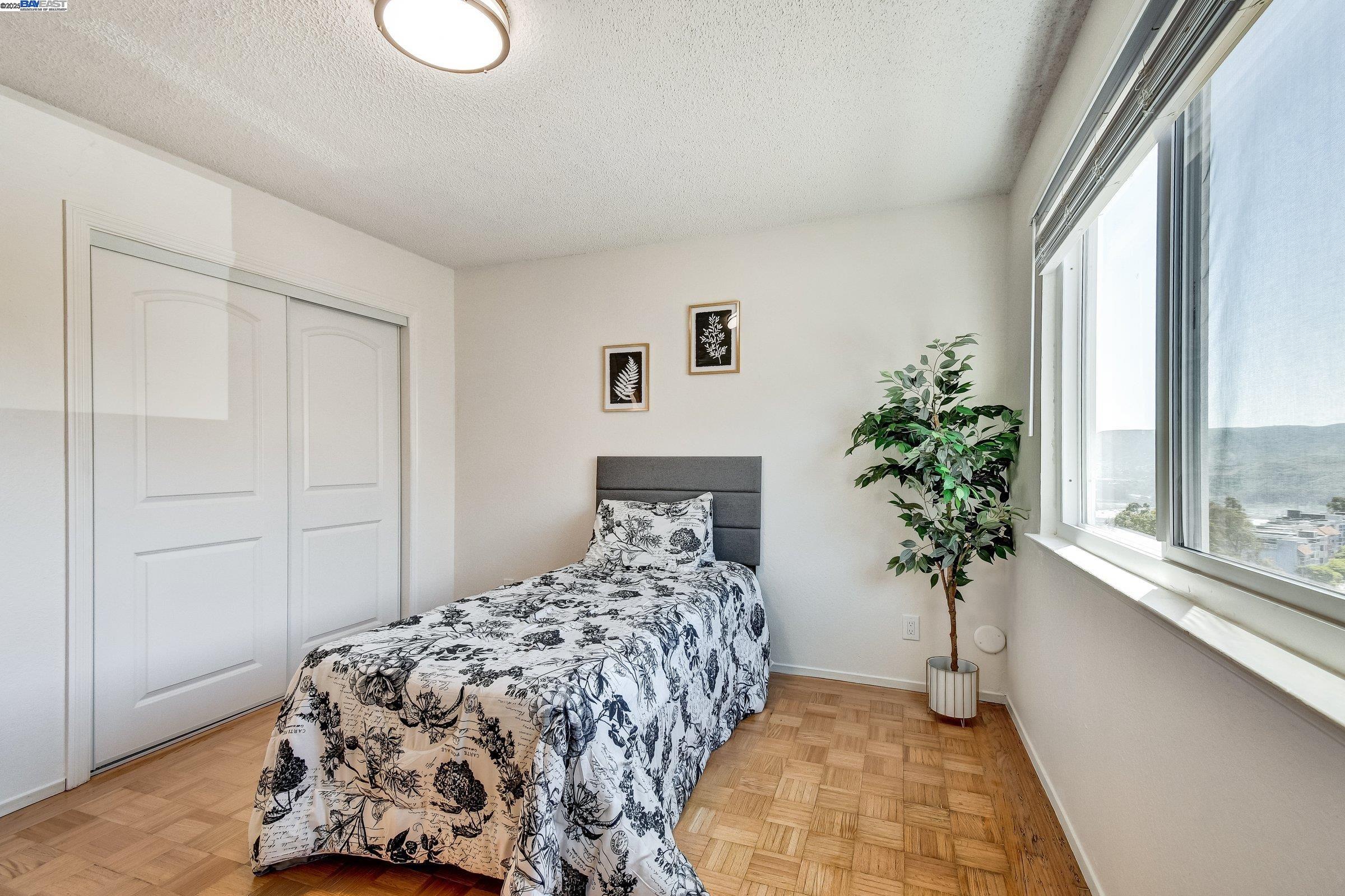 Detail Gallery Image 23 of 39 For 1316 Bowdoin St, San Francisco,  CA 94134 - 5 Beds | 2/1 Baths