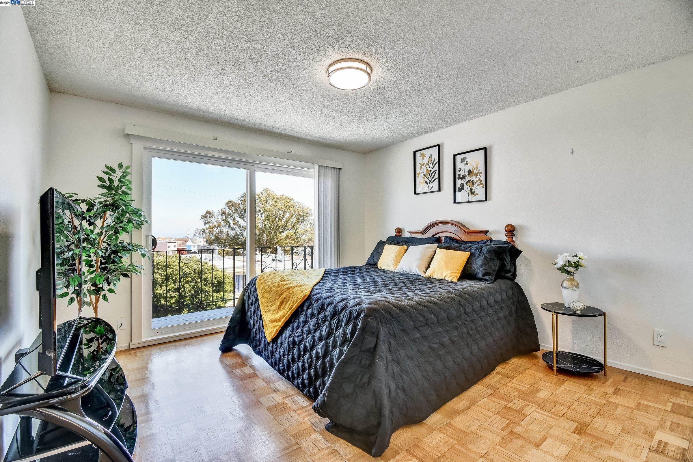 Detail Gallery Image 25 of 39 For 1316 Bowdoin St, San Francisco,  CA 94134 - 5 Beds | 2/1 Baths