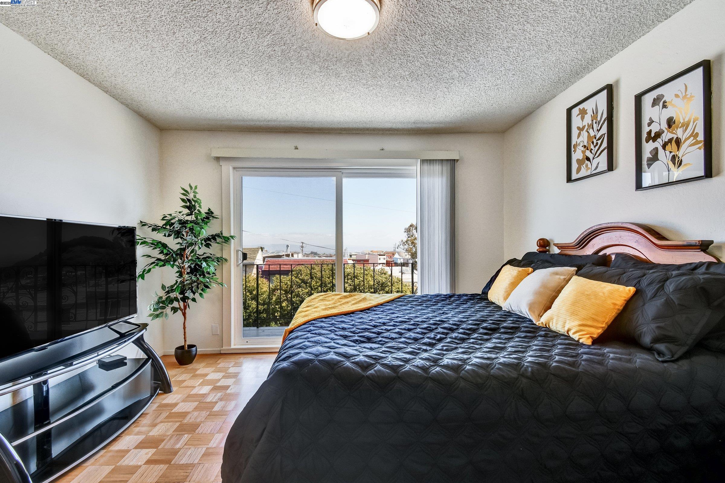 Detail Gallery Image 26 of 39 For 1316 Bowdoin St, San Francisco,  CA 94134 - 5 Beds | 2/1 Baths