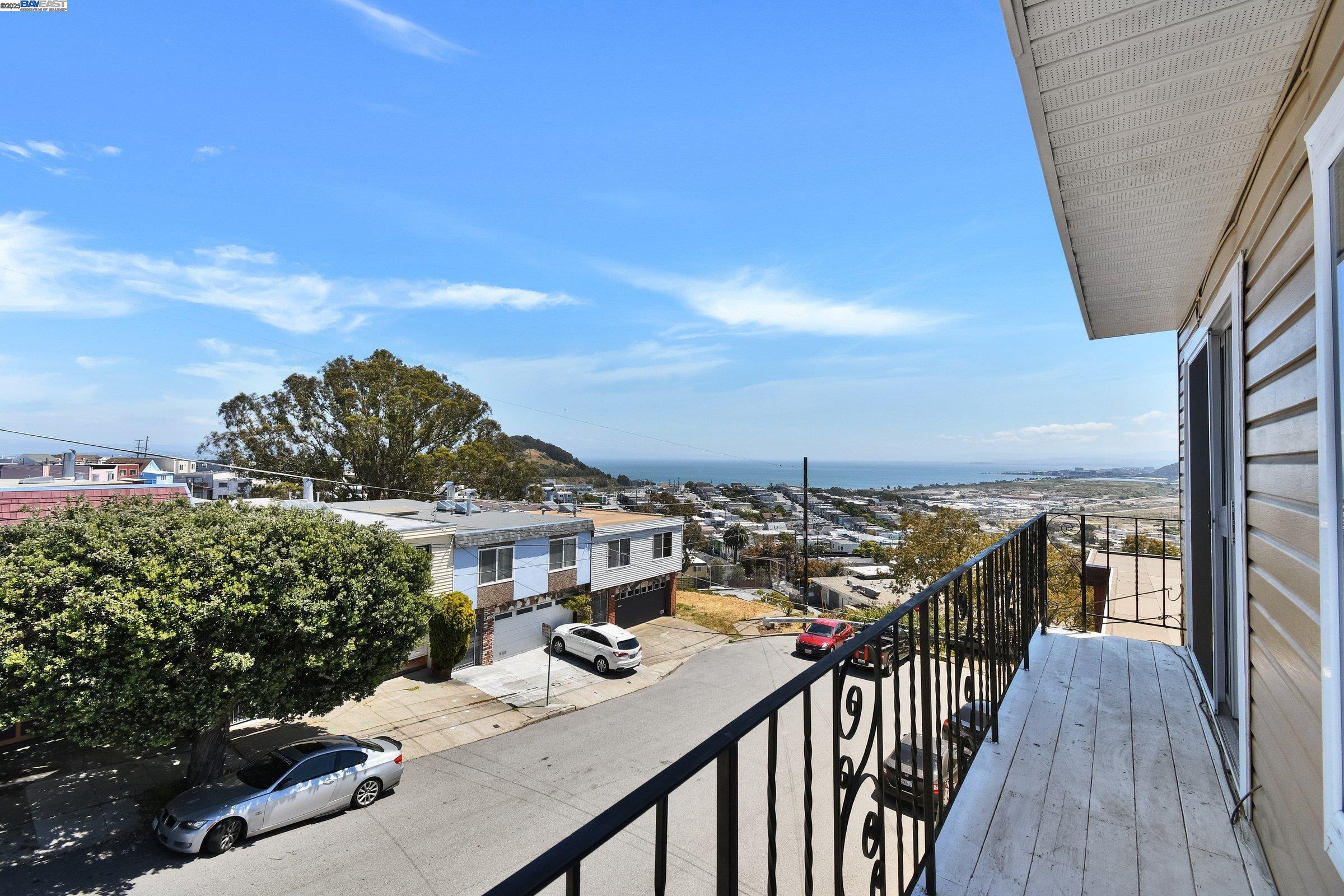 Detail Gallery Image 27 of 39 For 1316 Bowdoin St, San Francisco,  CA 94134 - 5 Beds | 2/1 Baths
