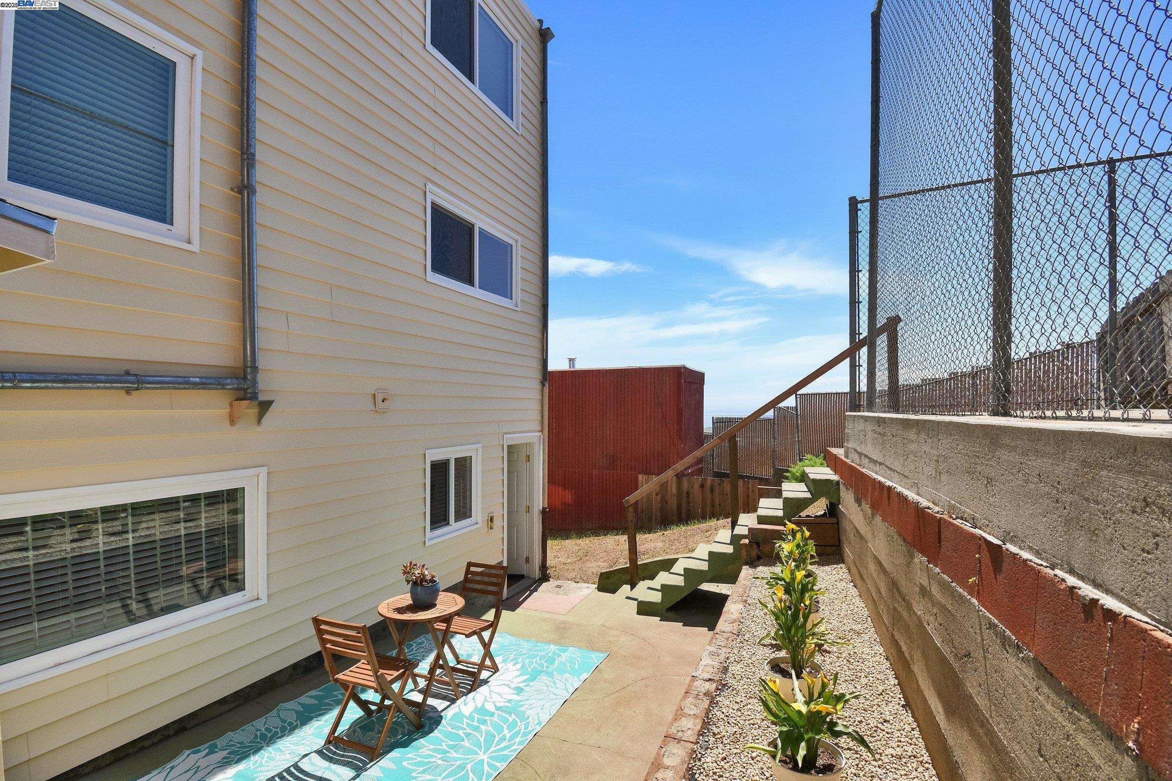 Detail Gallery Image 29 of 39 For 1316 Bowdoin St, San Francisco,  CA 94134 - 5 Beds | 2/1 Baths