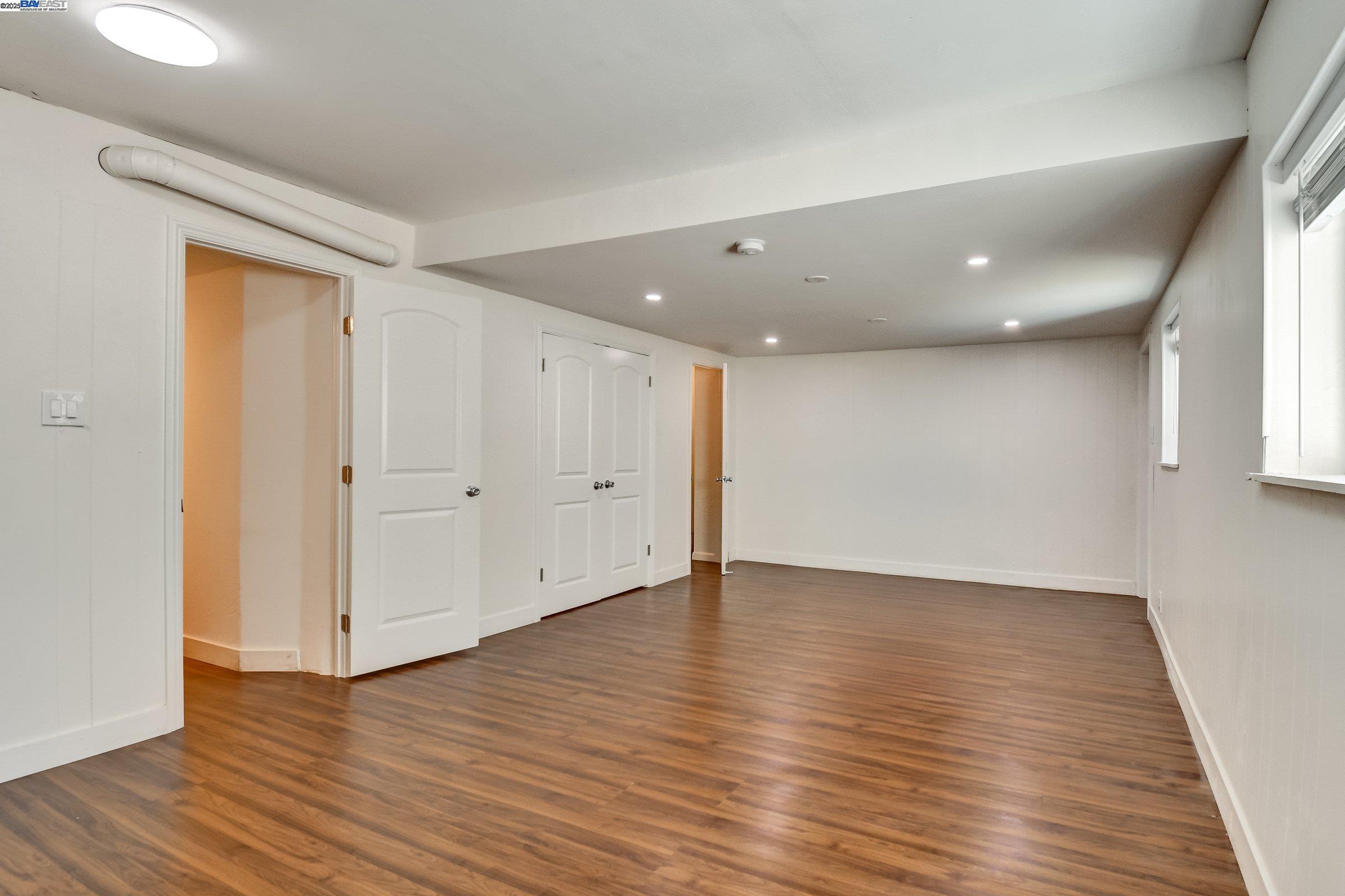 Detail Gallery Image 4 of 39 For 1316 Bowdoin St, San Francisco,  CA 94134 - 5 Beds | 2/1 Baths