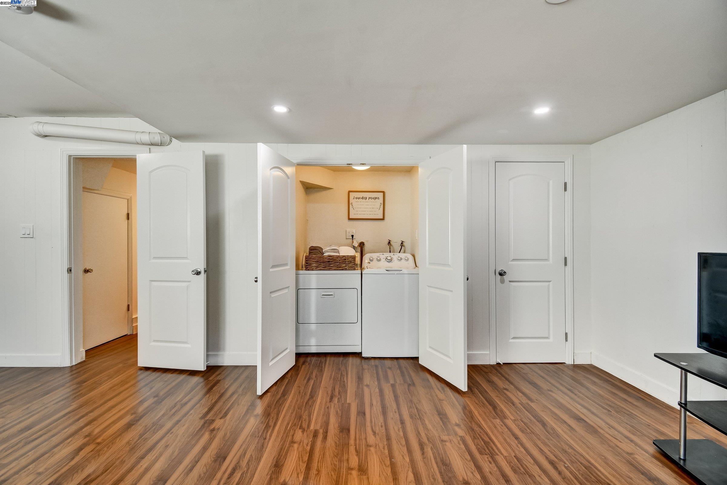 Detail Gallery Image 5 of 39 For 1316 Bowdoin St, San Francisco,  CA 94134 - 5 Beds | 2/1 Baths