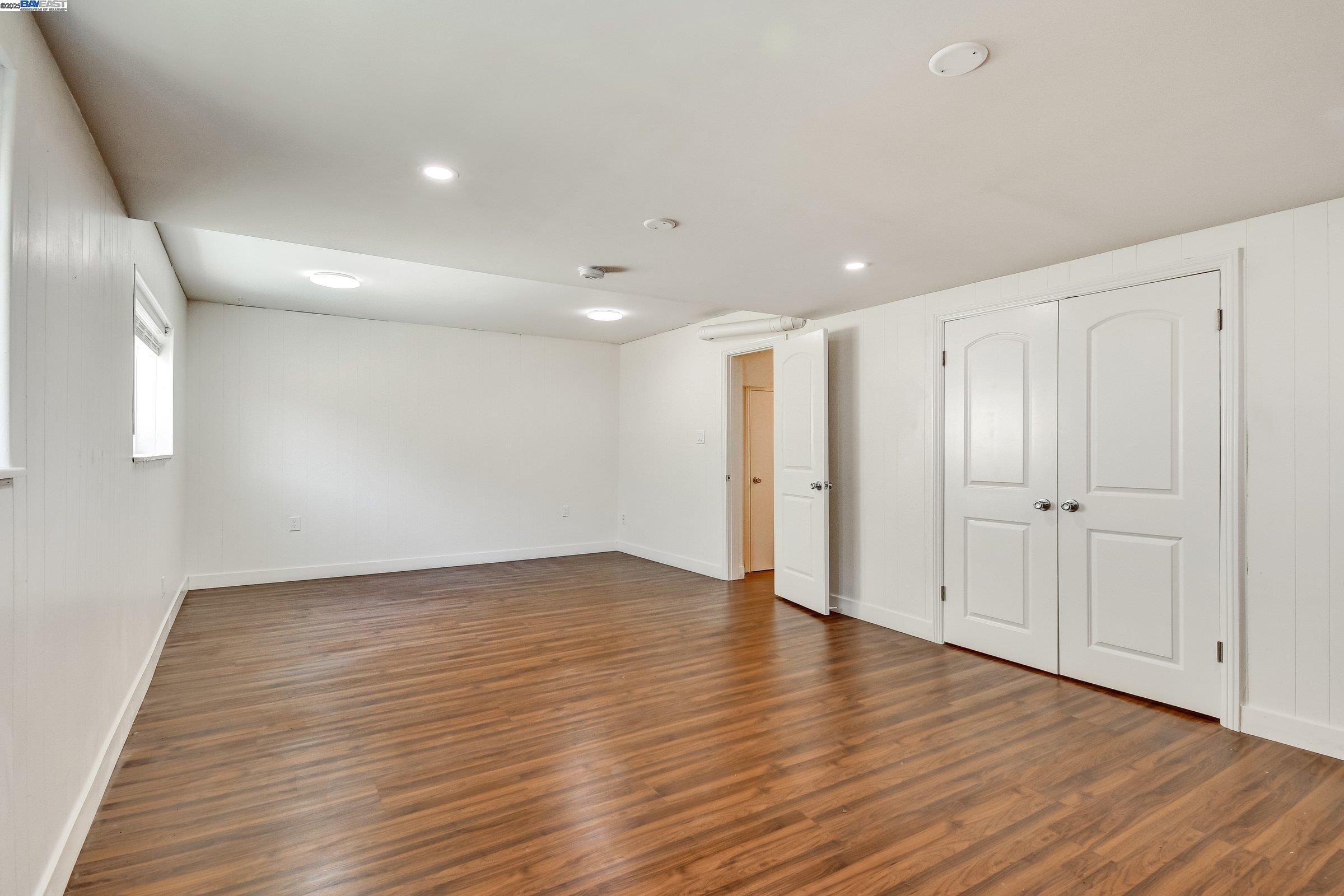 Detail Gallery Image 6 of 39 For 1316 Bowdoin St, San Francisco,  CA 94134 - 5 Beds | 2/1 Baths