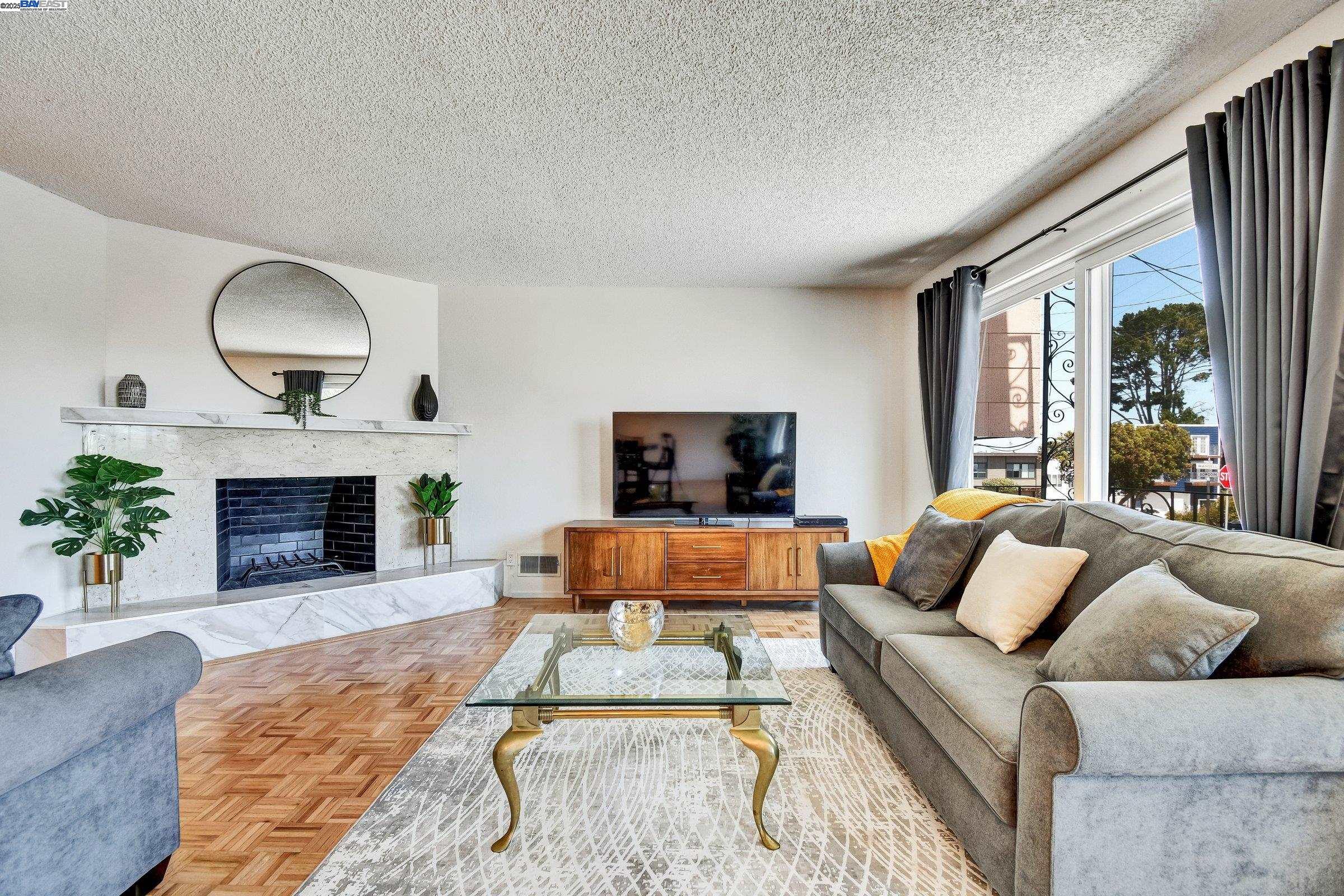 Detail Gallery Image 9 of 39 For 1316 Bowdoin St, San Francisco,  CA 94134 - 5 Beds | 2/1 Baths