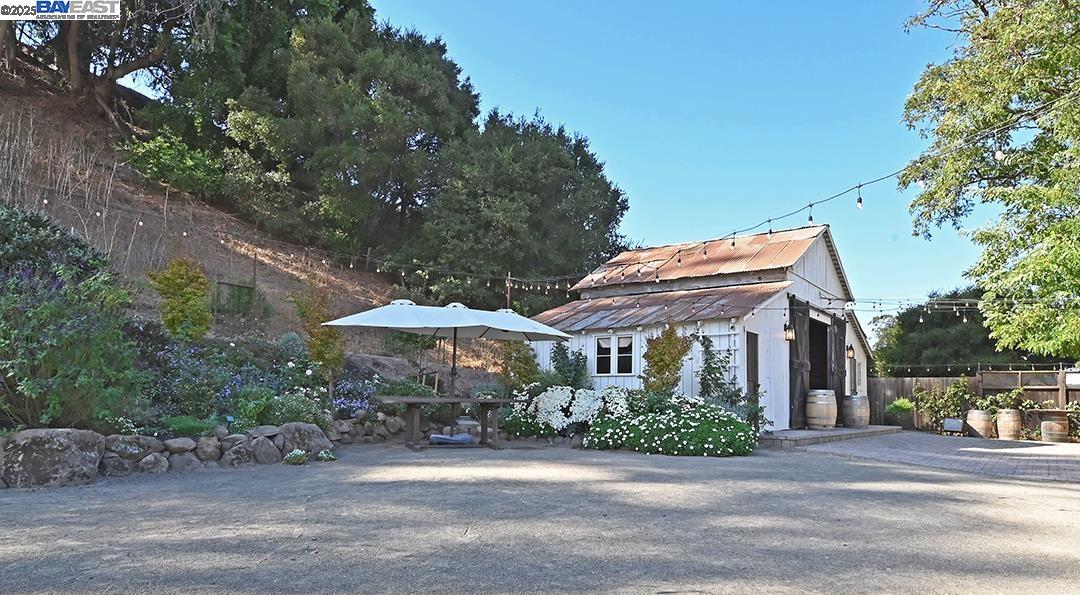 Detail Gallery Image 12 of 56 For 9635 Dublin Canyon Rd, Castro Valley,  CA 94552 - 3 Beds | 2 Baths