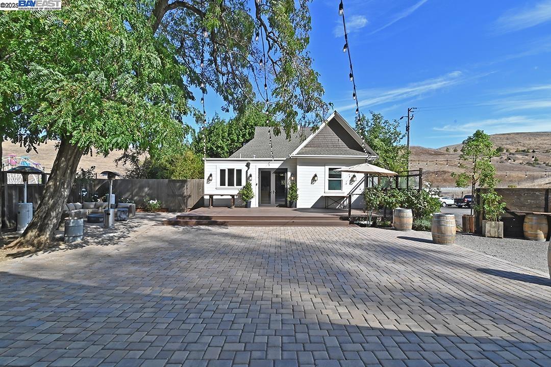 Detail Gallery Image 18 of 56 For 9635 Dublin Canyon Rd, Castro Valley,  CA 94552 - 3 Beds | 2 Baths