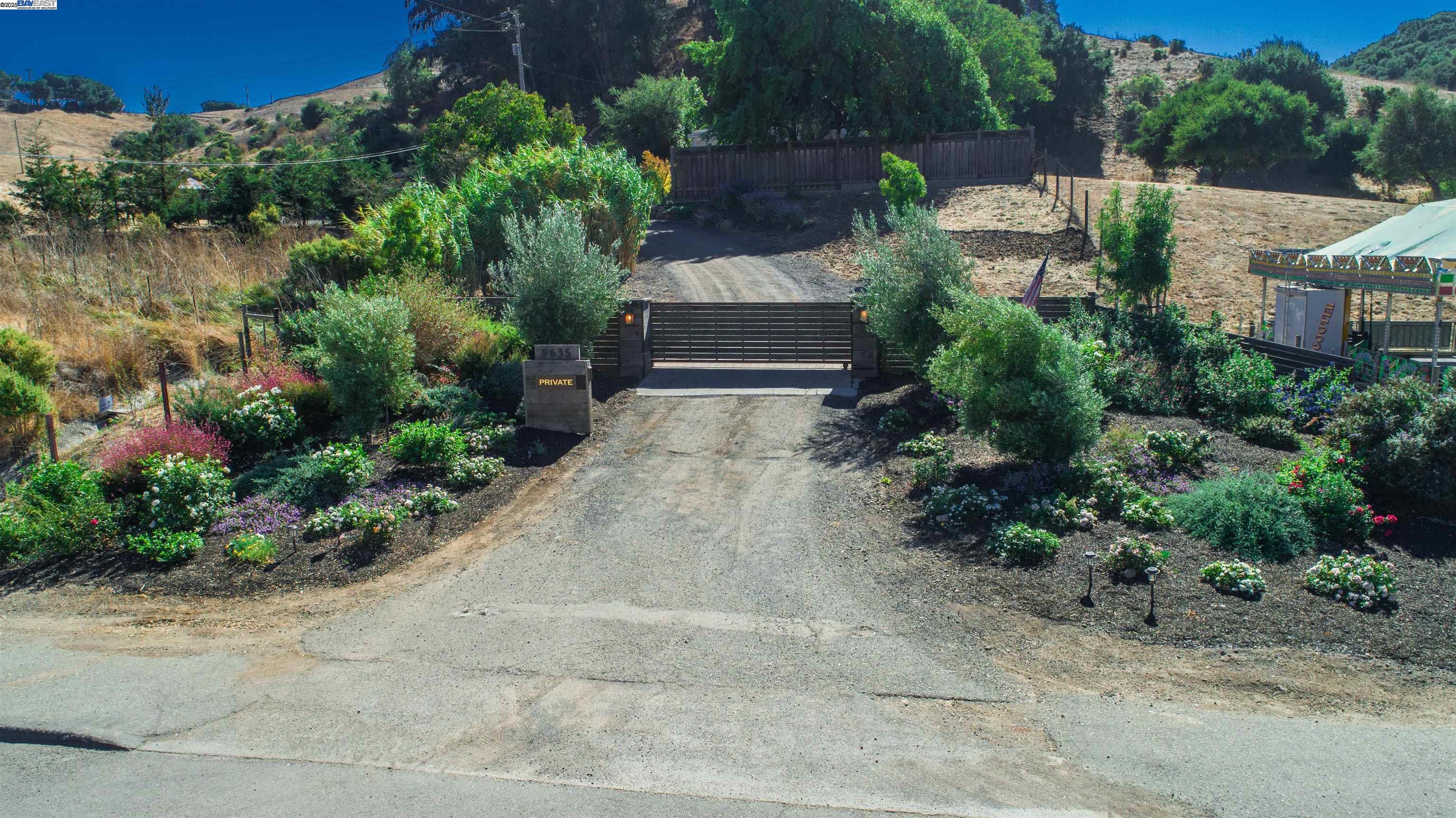 Detail Gallery Image 7 of 56 For 9635 Dublin Canyon Rd, Castro Valley,  CA 94552 - 3 Beds | 2 Baths