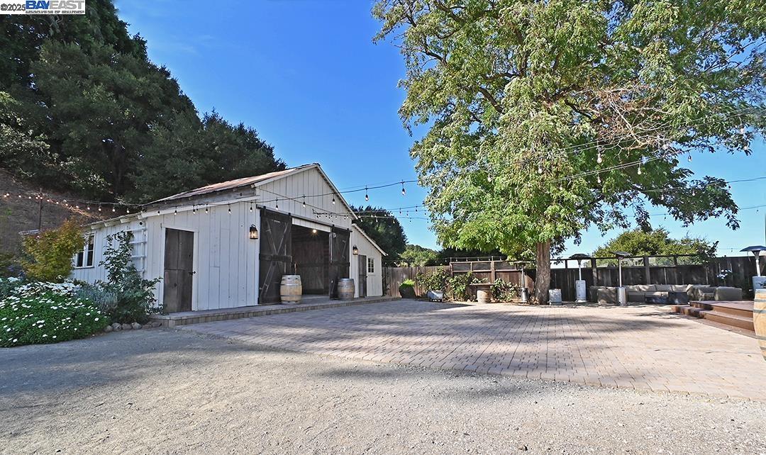 Detail Gallery Image 9 of 56 For 9635 Dublin Canyon Rd, Castro Valley,  CA 94552 - 3 Beds | 2 Baths