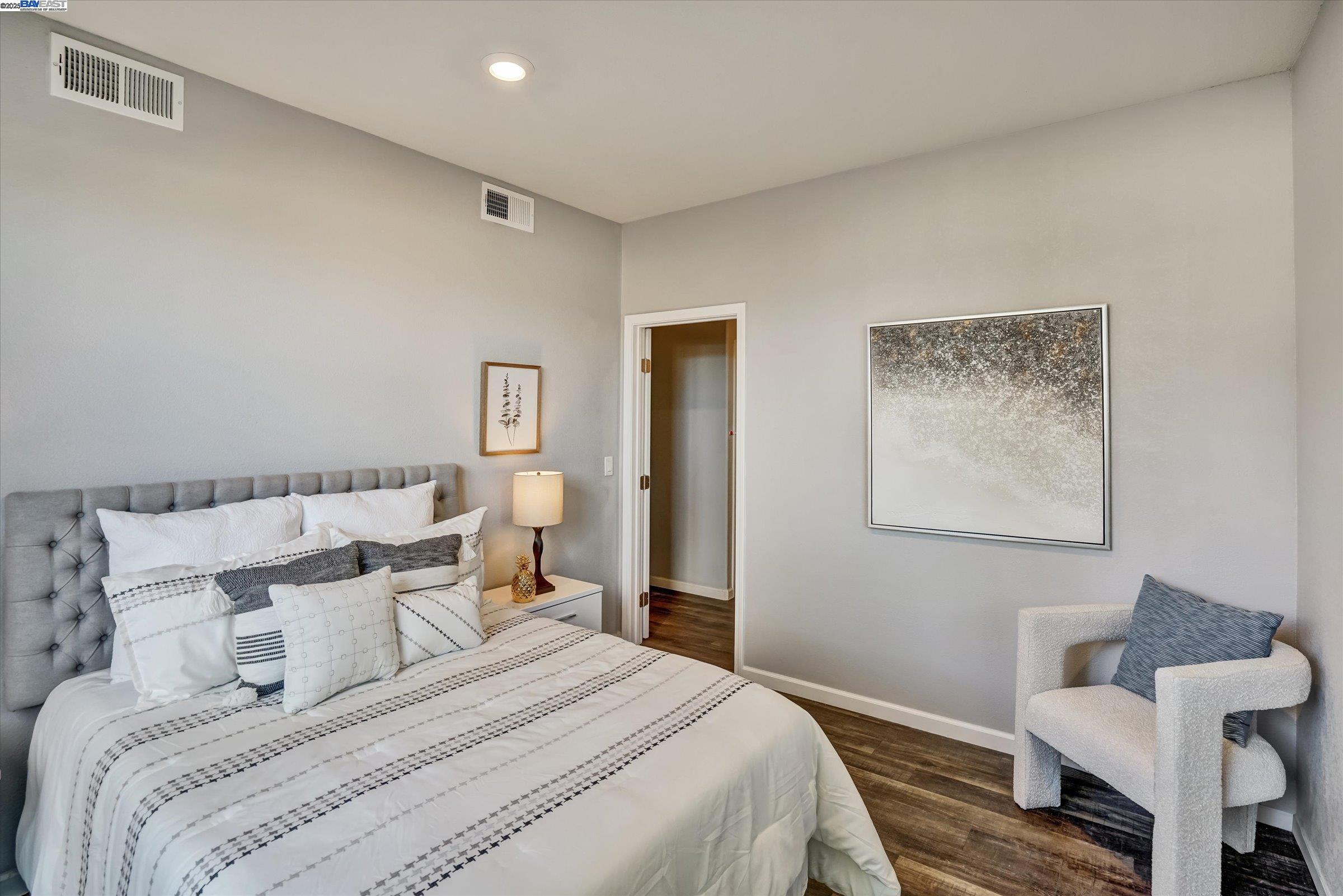 Detail Gallery Image 14 of 49 For 3315 Rosenblatt, Hayward,  CA 94544 - 4 Beds | 2/1 Baths