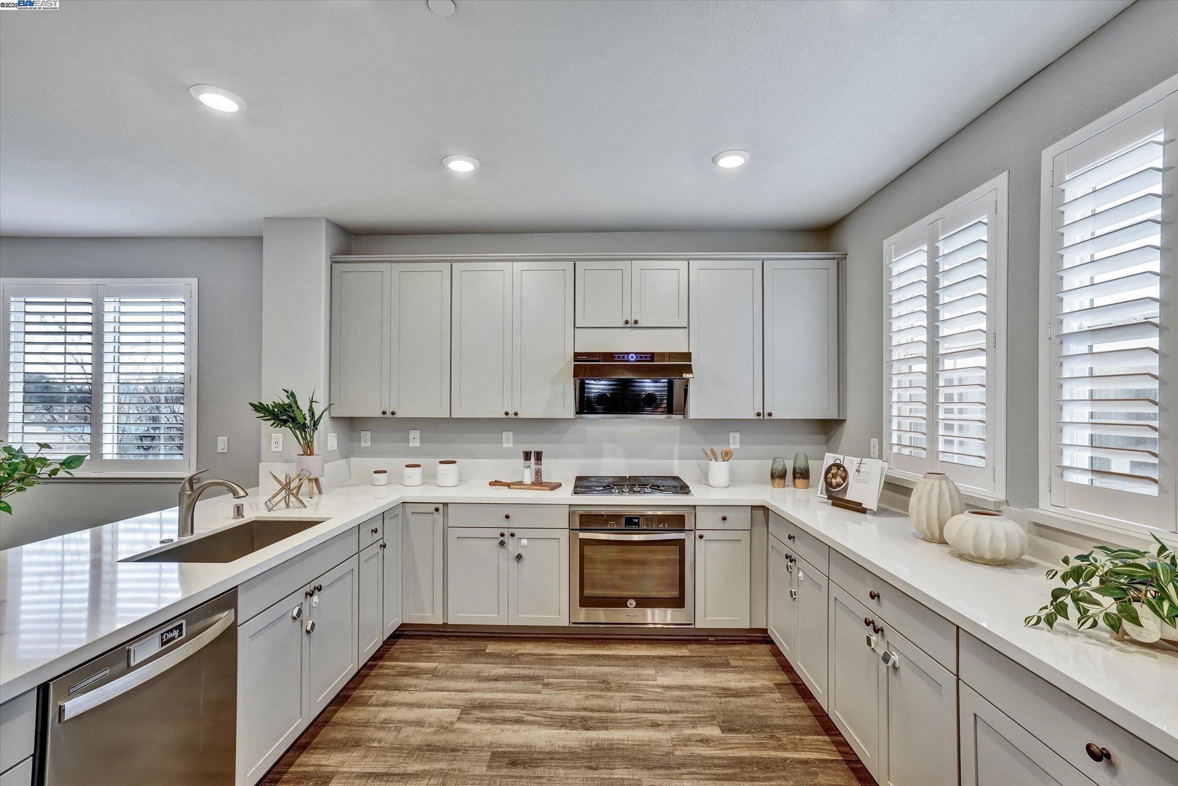 Detail Gallery Image 20 of 49 For 3315 Rosenblatt, Hayward,  CA 94544 - 4 Beds | 2/1 Baths