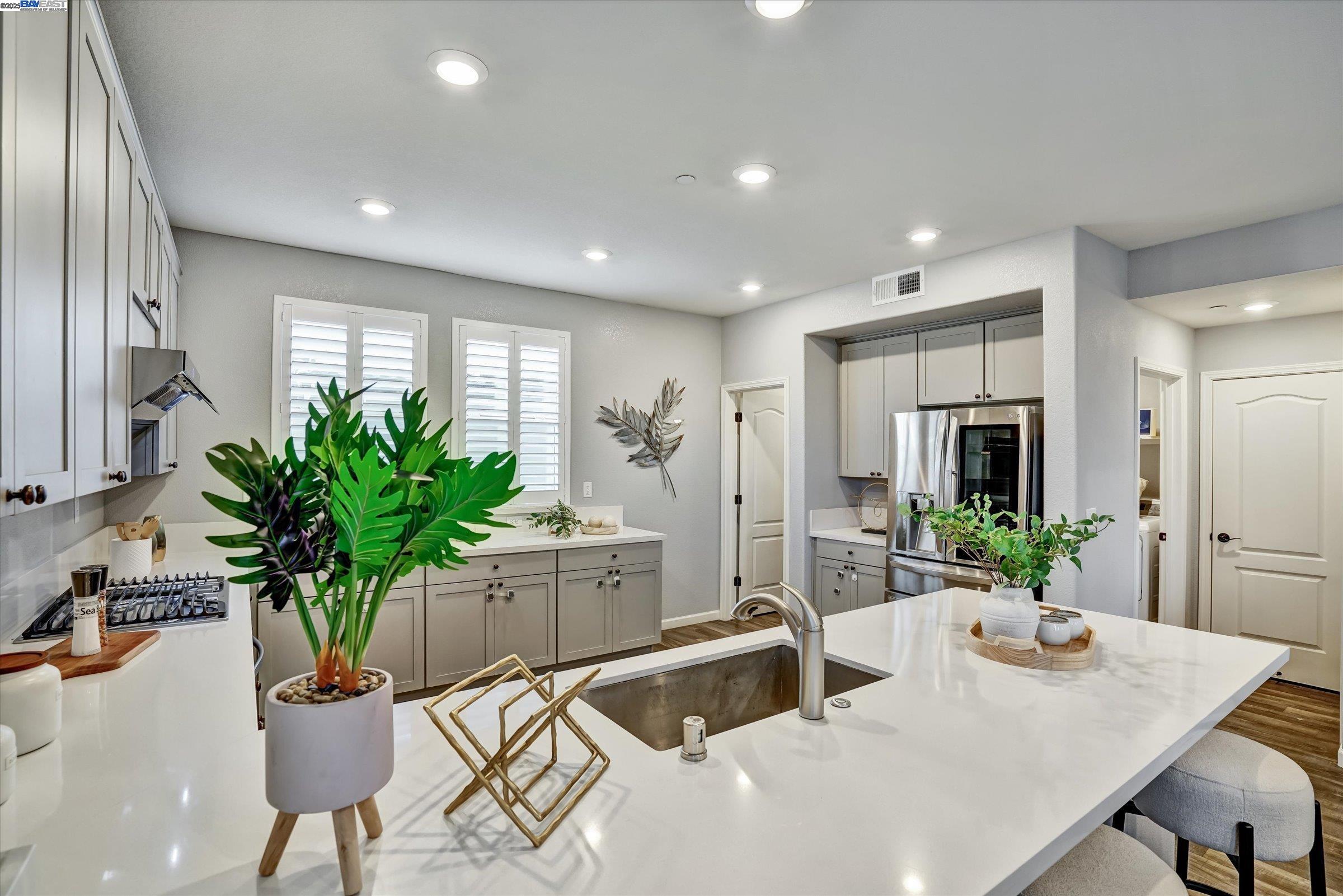 Detail Gallery Image 21 of 49 For 3315 Rosenblatt, Hayward,  CA 94544 - 4 Beds | 2/1 Baths