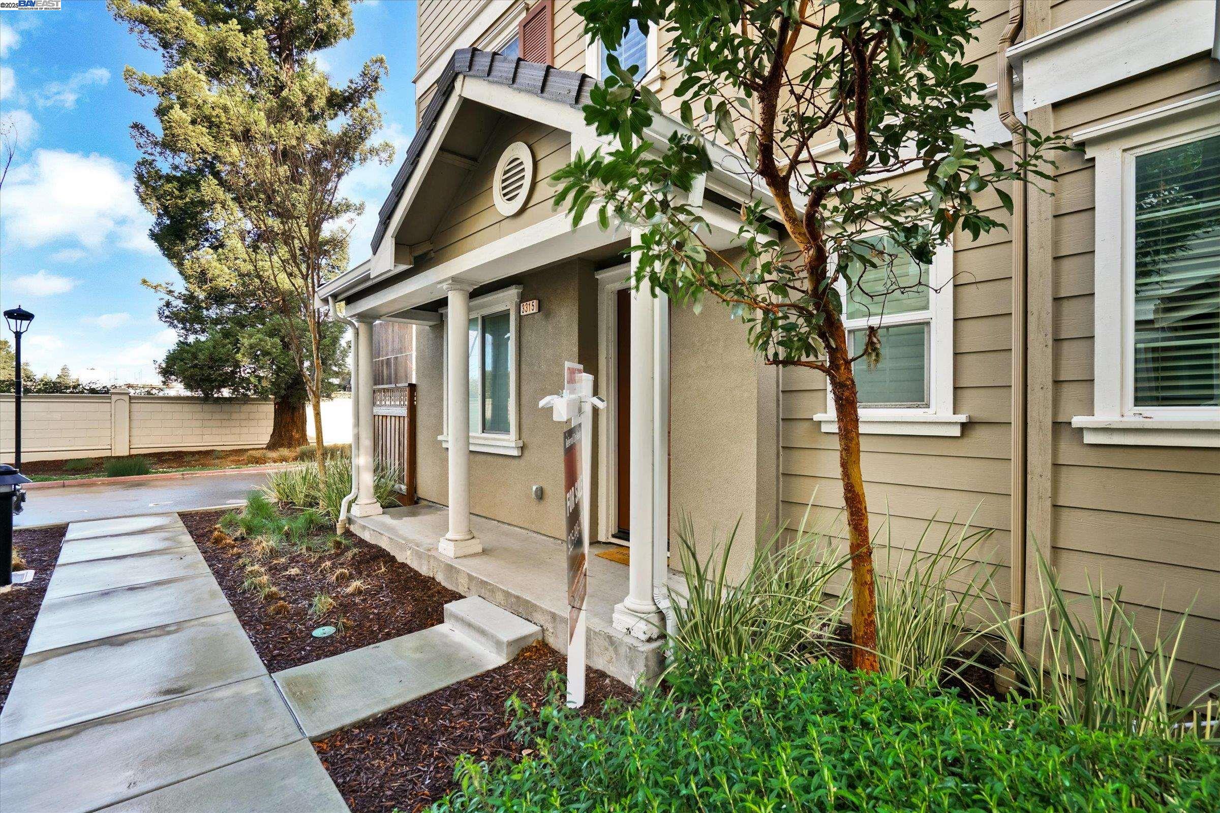 Detail Gallery Image 4 of 49 For 3315 Rosenblatt, Hayward,  CA 94544 - 4 Beds | 2/1 Baths
