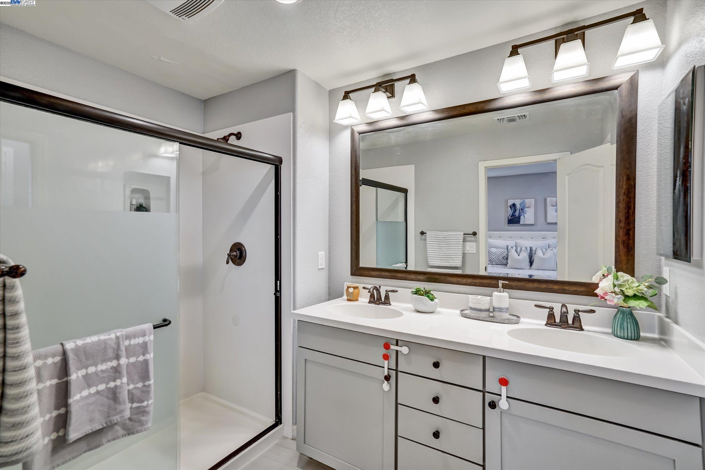 Detail Gallery Image 34 of 49 For 3315 Rosenblatt, Hayward,  CA 94544 - 4 Beds | 2/1 Baths
