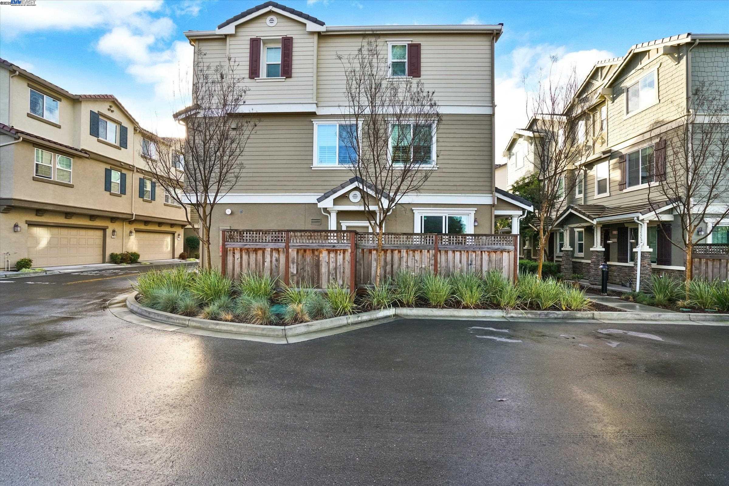 Detail Gallery Image 5 of 49 For 3315 Rosenblatt, Hayward,  CA 94544 - 4 Beds | 2/1 Baths