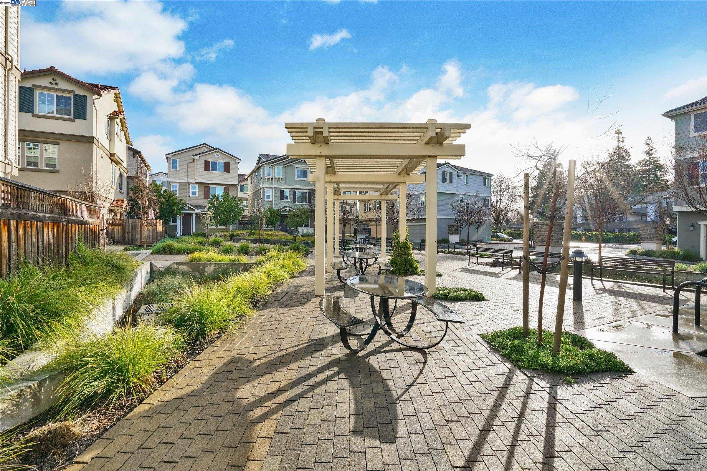 Detail Gallery Image 6 of 49 For 3315 Rosenblatt, Hayward,  CA 94544 - 4 Beds | 2/1 Baths