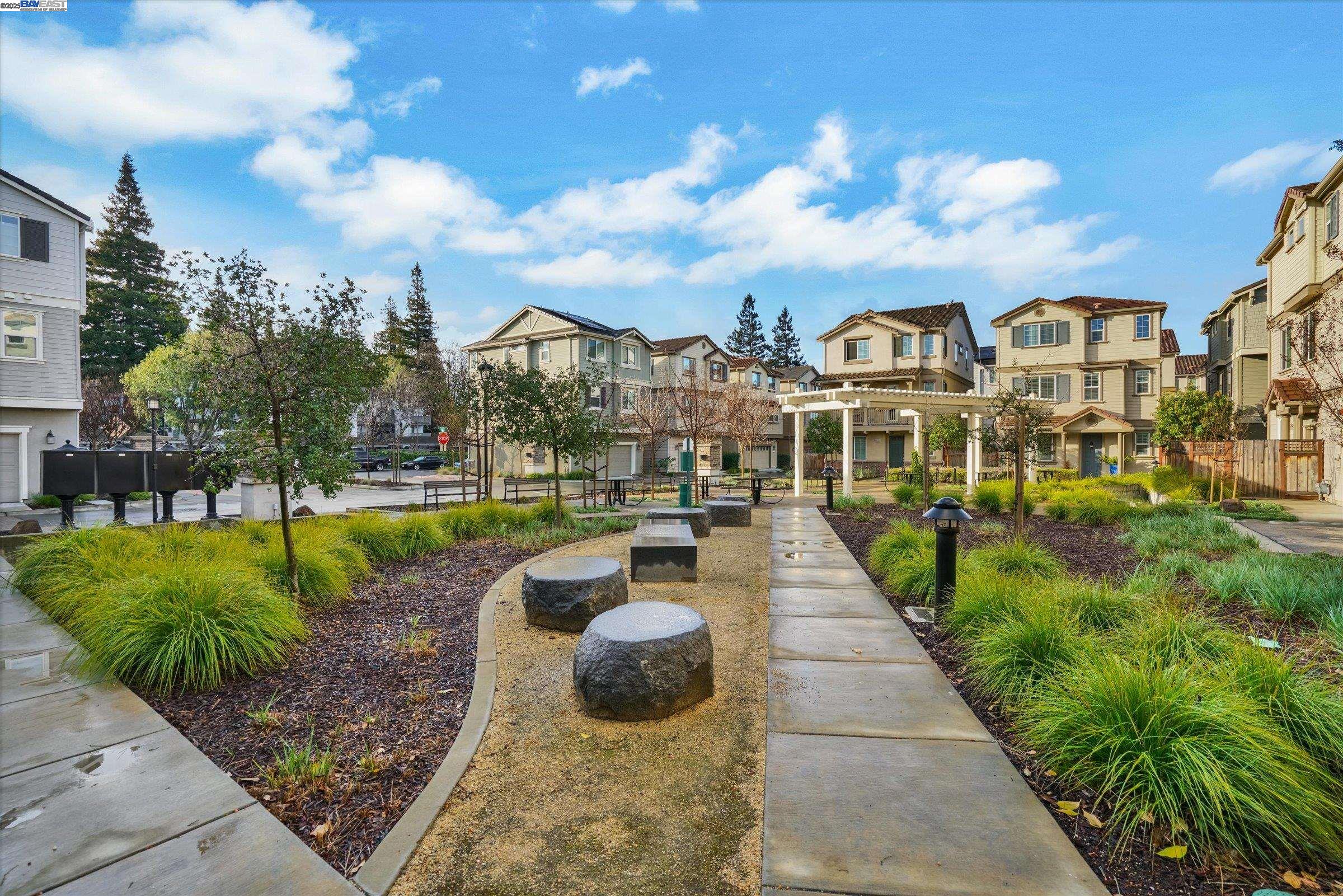 Detail Gallery Image 7 of 49 For 3315 Rosenblatt, Hayward,  CA 94544 - 4 Beds | 2/1 Baths