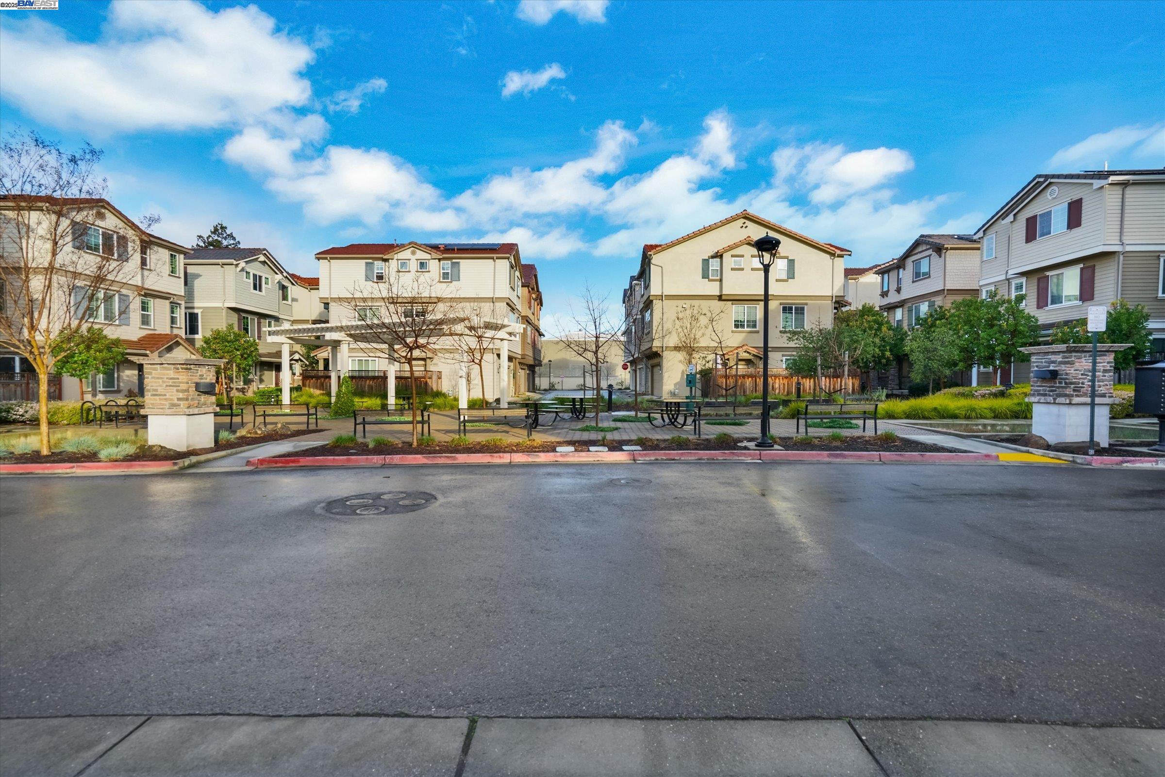 Detail Gallery Image 8 of 49 For 3315 Rosenblatt, Hayward,  CA 94544 - 4 Beds | 2/1 Baths