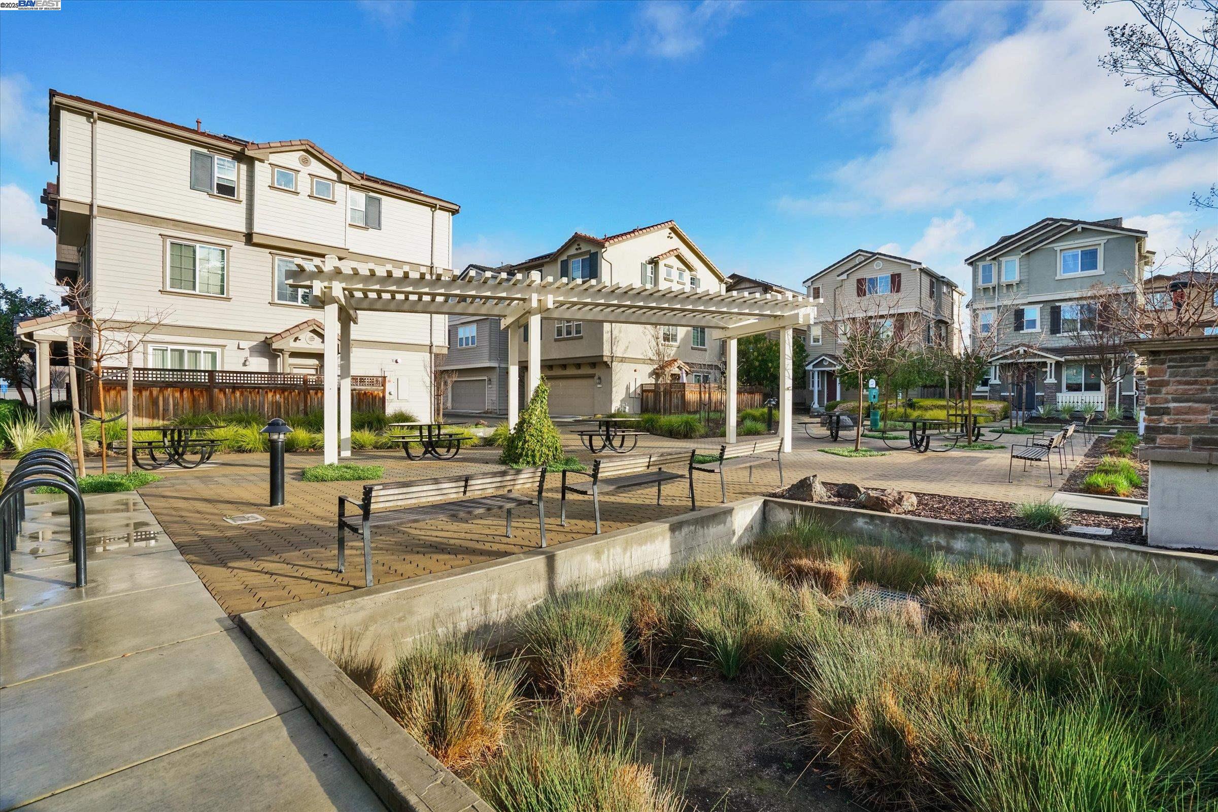 Detail Gallery Image 9 of 49 For 3315 Rosenblatt, Hayward,  CA 94544 - 4 Beds | 2/1 Baths