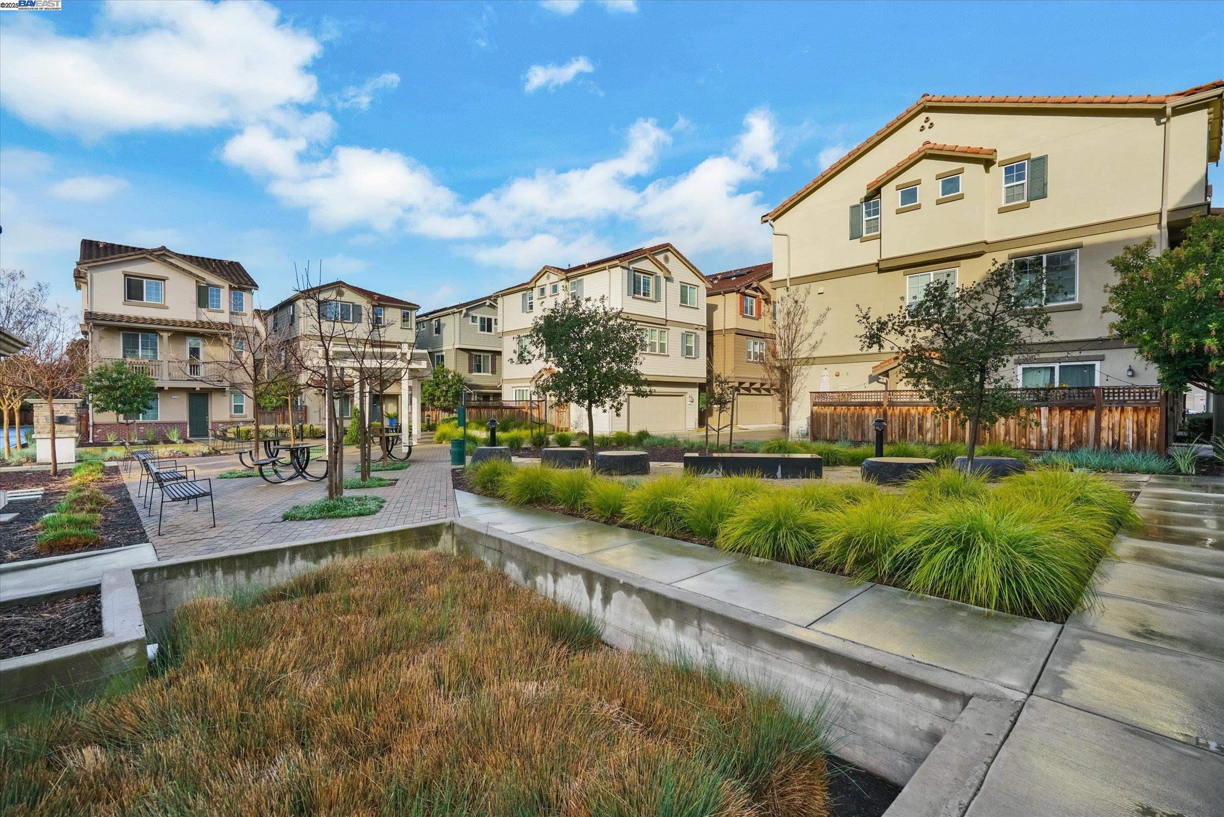 Detail Gallery Image 10 of 49 For 3315 Rosenblatt, Hayward,  CA 94544 - 4 Beds | 2/1 Baths