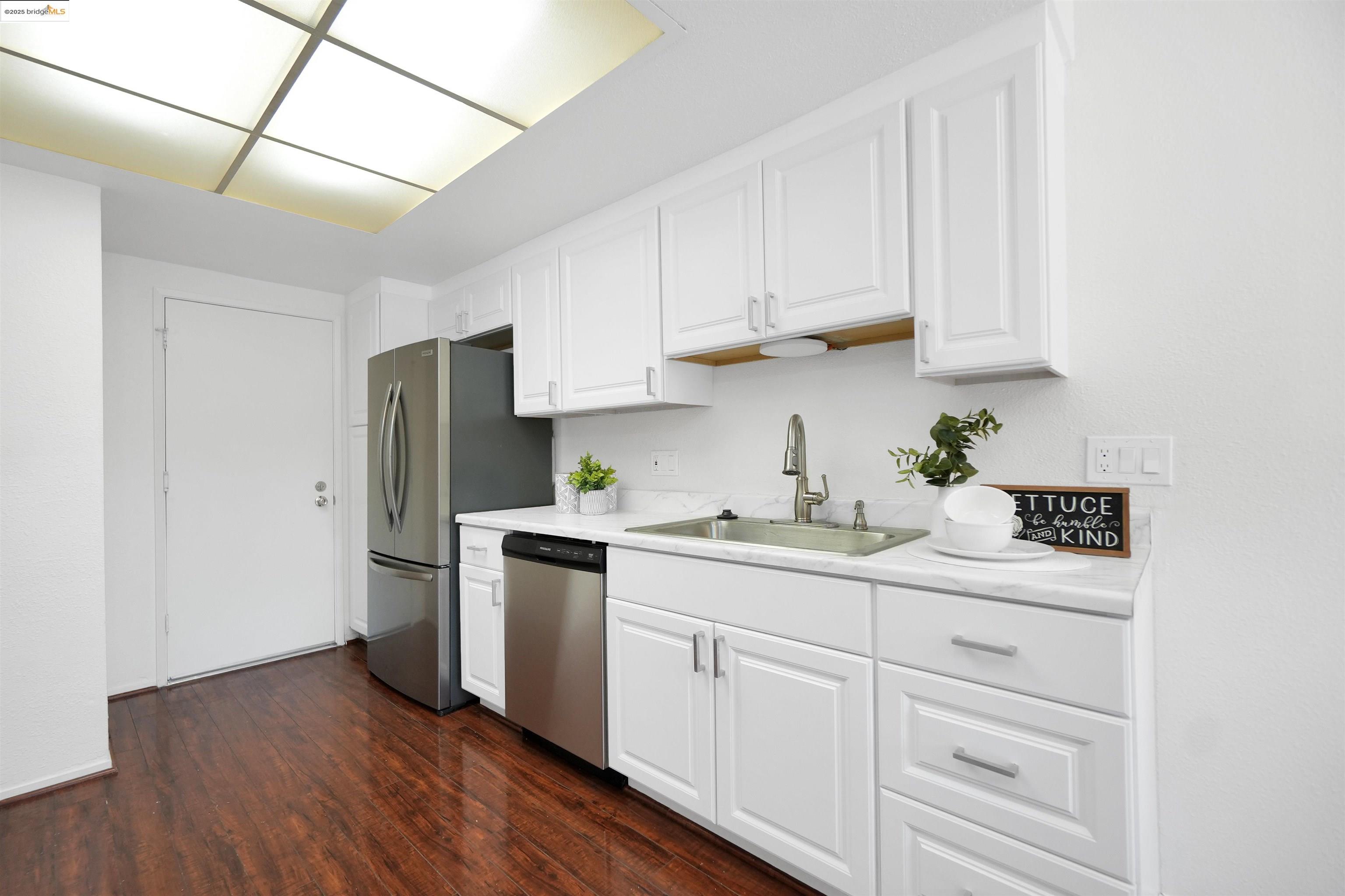 Detail Gallery Image 11 of 43 For 25322 Ironwood Ct, Hayward,  CA 94545 - 3 Beds | 2/1 Baths