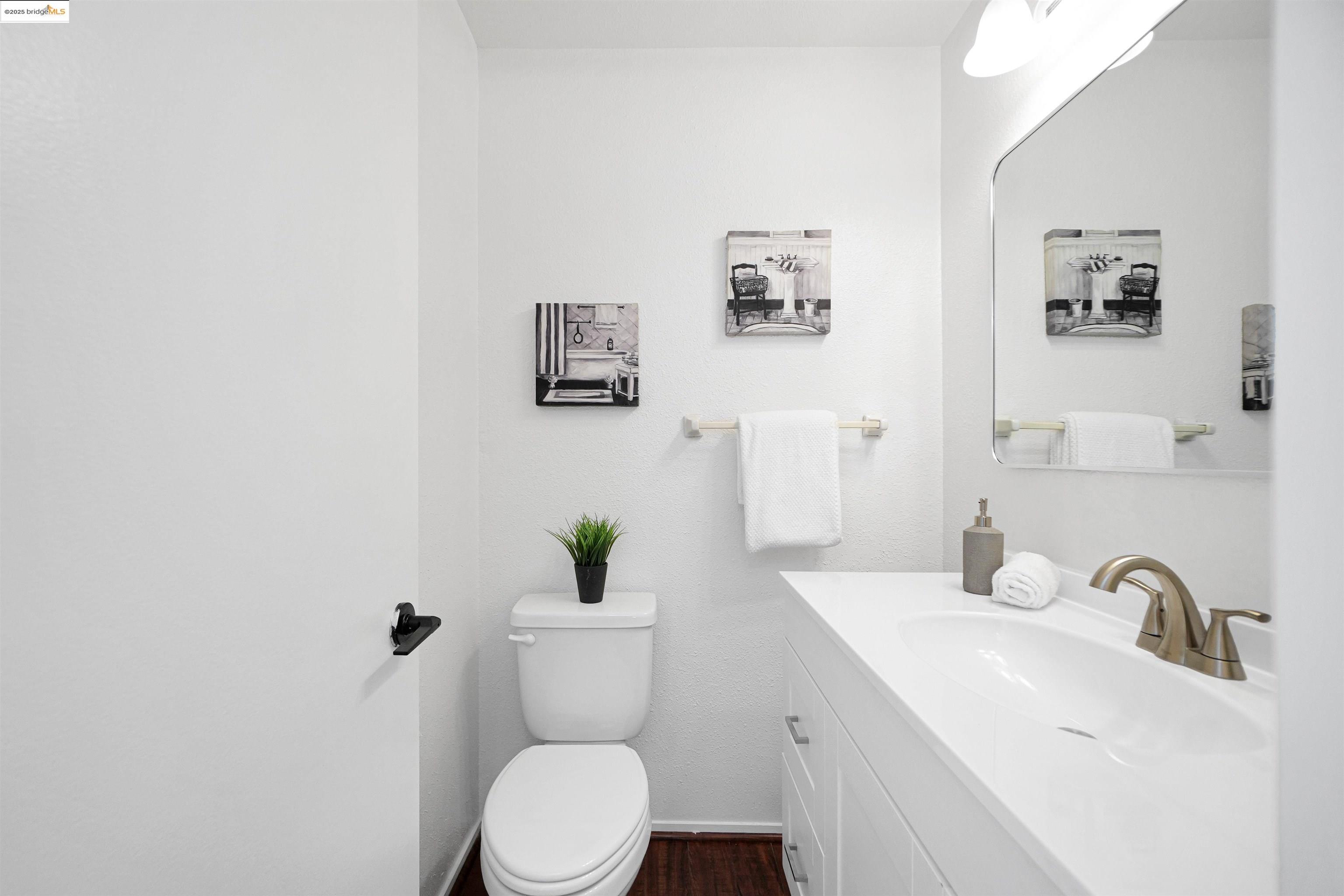 Detail Gallery Image 13 of 43 For 25322 Ironwood Ct, Hayward,  CA 94545 - 3 Beds | 2/1 Baths