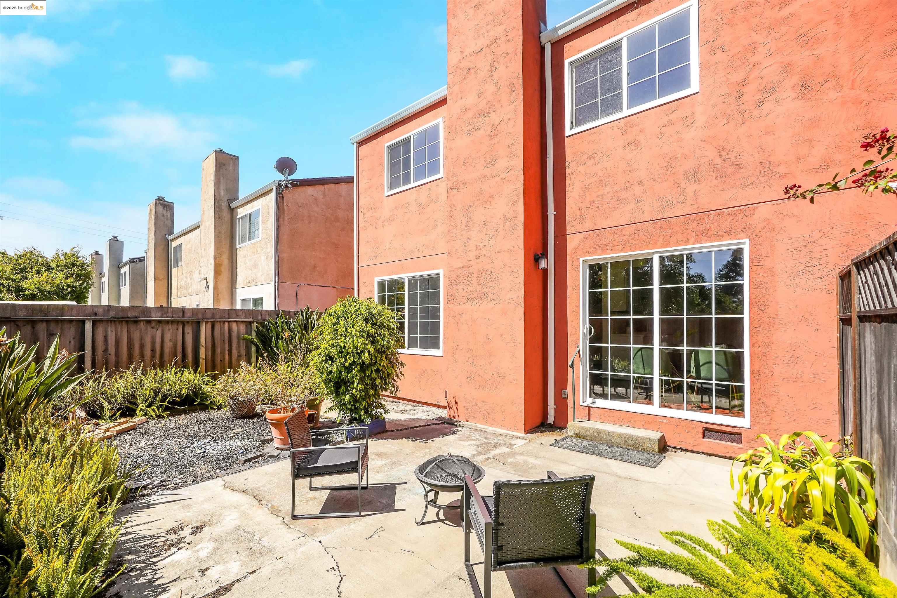 Detail Gallery Image 29 of 43 For 25322 Ironwood Ct, Hayward,  CA 94545 - 3 Beds | 2/1 Baths