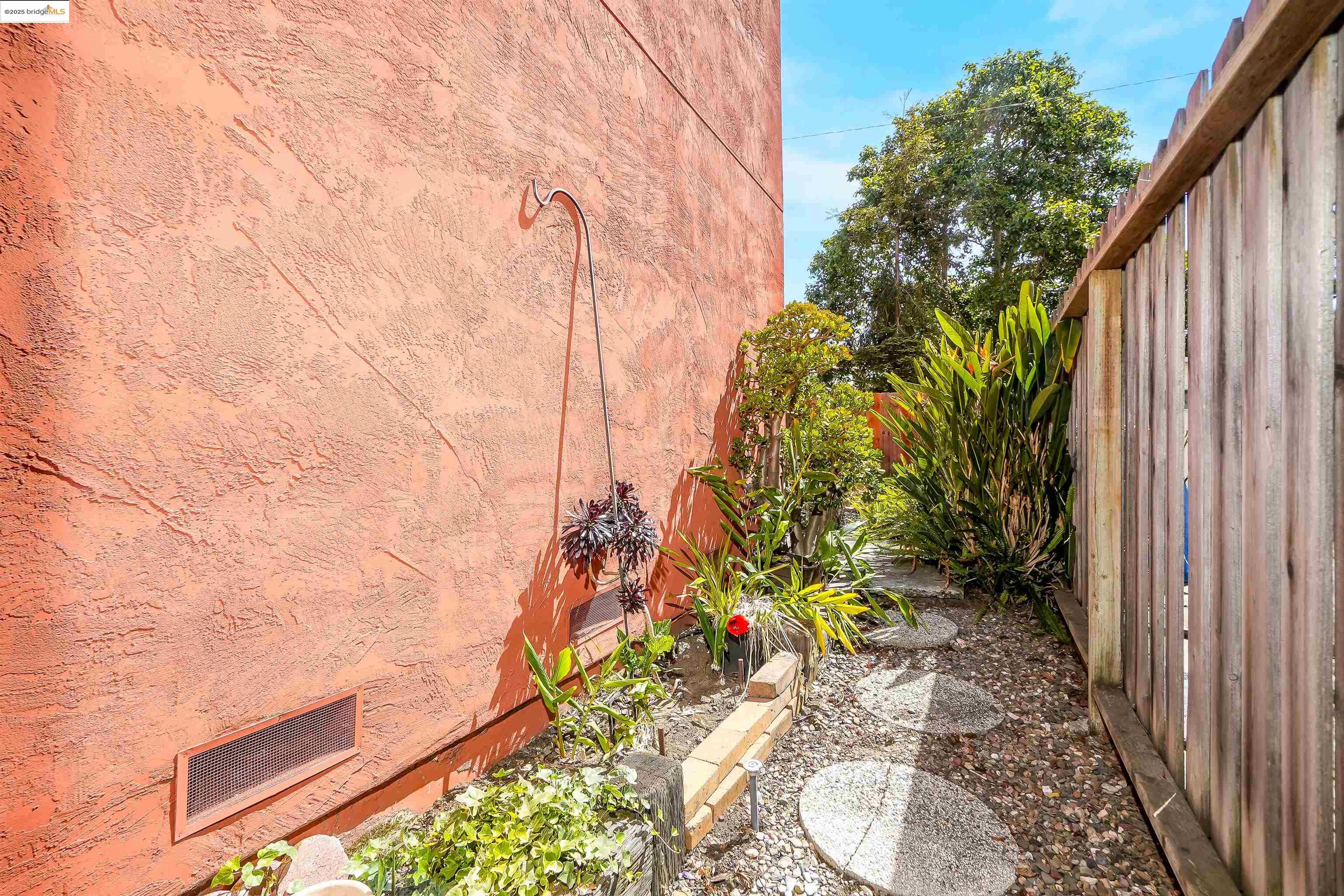 Detail Gallery Image 30 of 43 For 25322 Ironwood Ct, Hayward,  CA 94545 - 3 Beds | 2/1 Baths