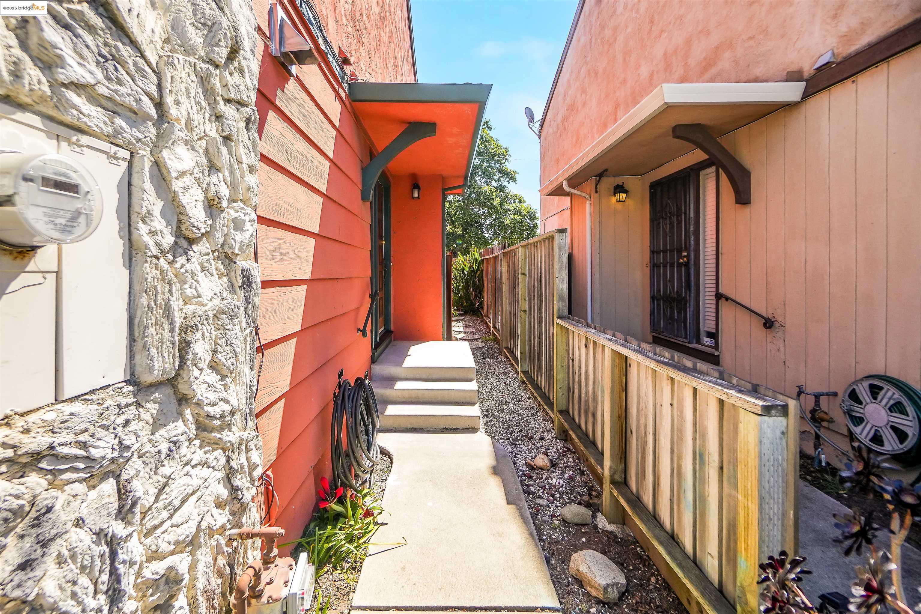 Detail Gallery Image 38 of 43 For 25322 Ironwood Ct, Hayward,  CA 94545 - 3 Beds | 2/1 Baths