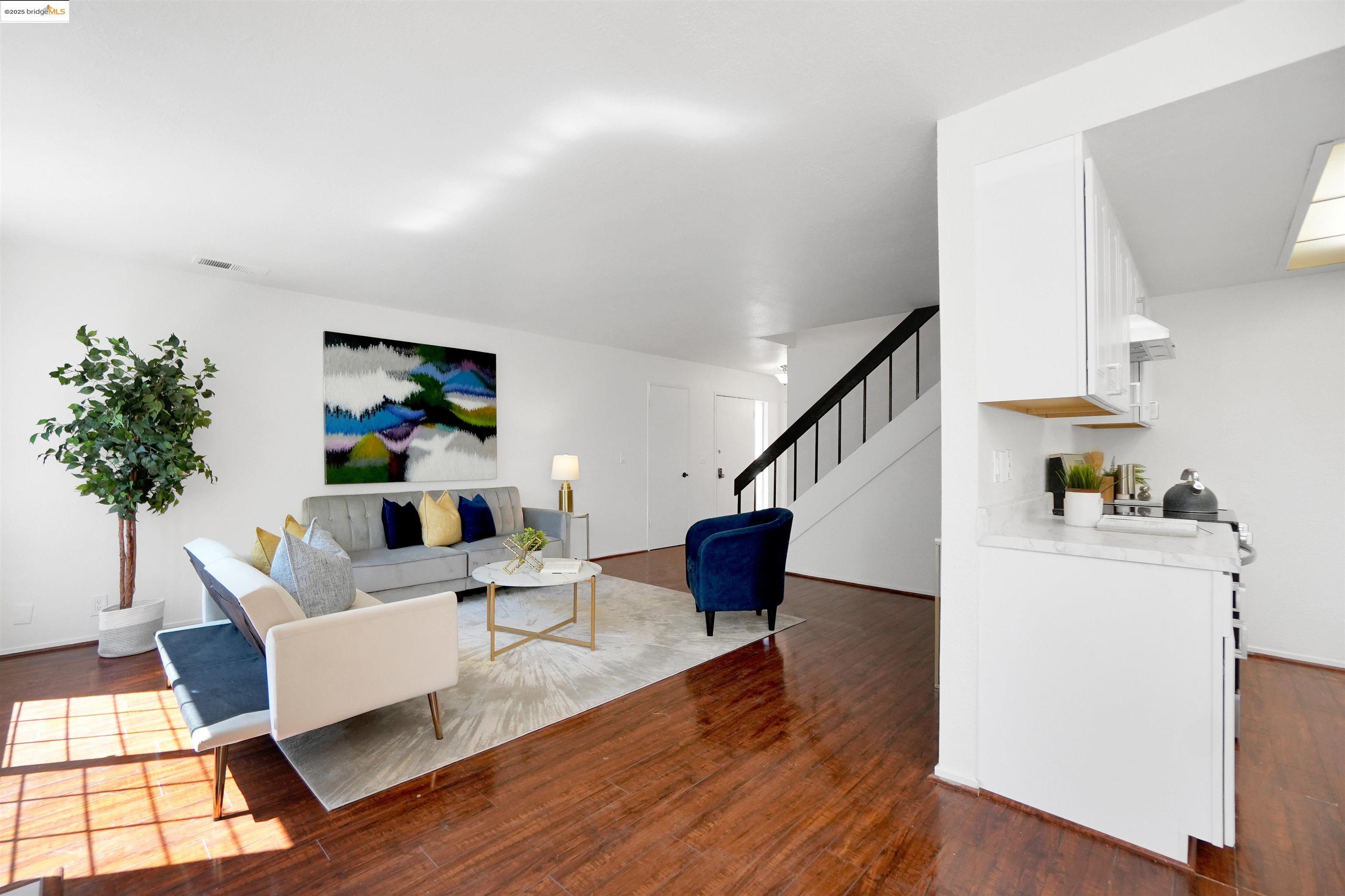 Detail Gallery Image 6 of 43 For 25322 Ironwood Ct, Hayward,  CA 94545 - 3 Beds | 2/1 Baths