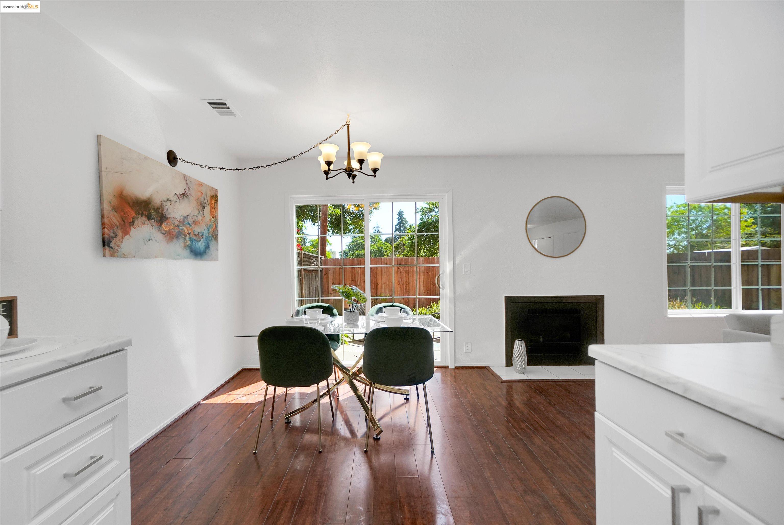 Detail Gallery Image 8 of 43 For 25322 Ironwood Ct, Hayward,  CA 94545 - 3 Beds | 2/1 Baths