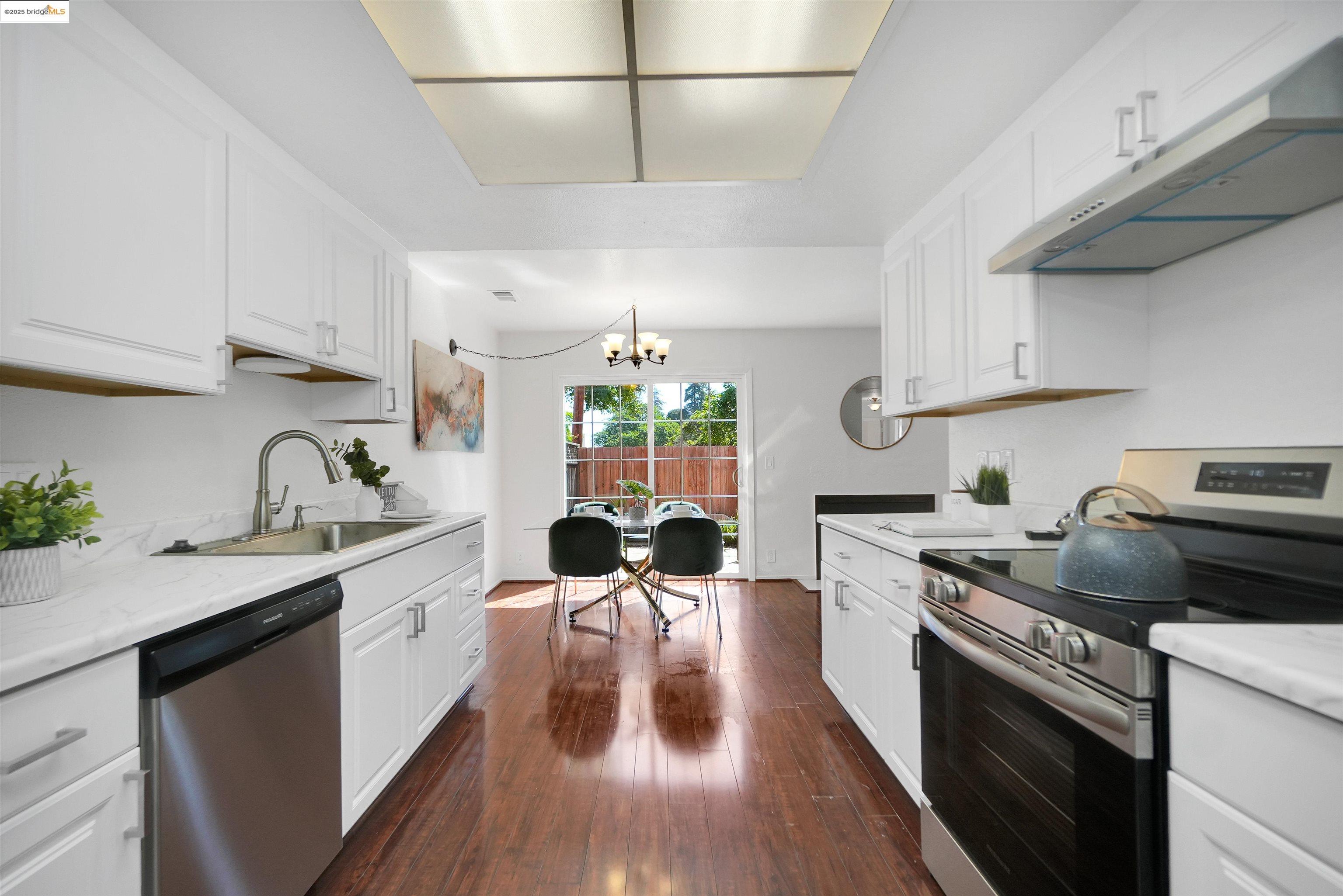 Detail Gallery Image 9 of 43 For 25322 Ironwood Ct, Hayward,  CA 94545 - 3 Beds | 2/1 Baths