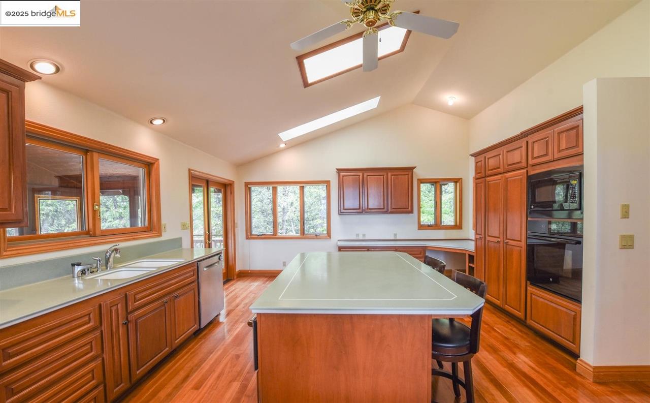 Detail Gallery Image 14 of 60 For 23601 Rusty Spur Road, Sonora,  CA 95370 - 3 Beds | 3 Baths