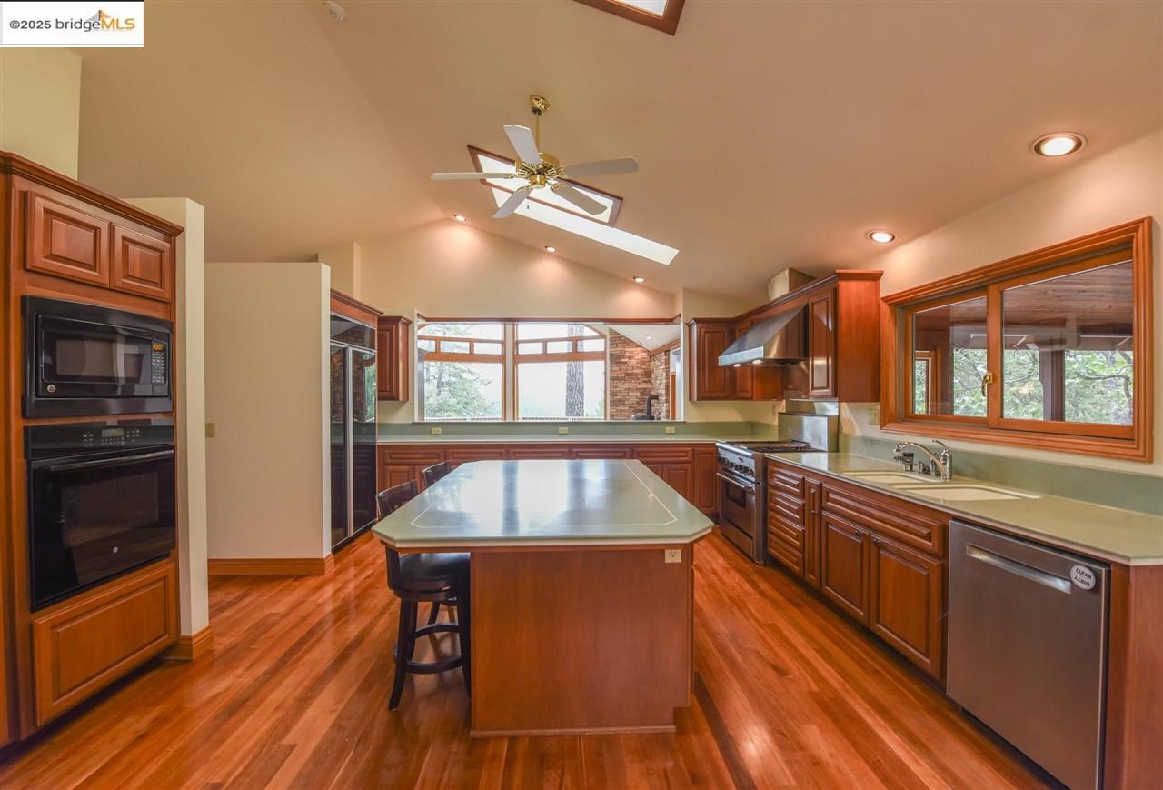 Detail Gallery Image 16 of 60 For 23601 Rusty Spur Road, Sonora,  CA 95370 - 3 Beds | 3 Baths