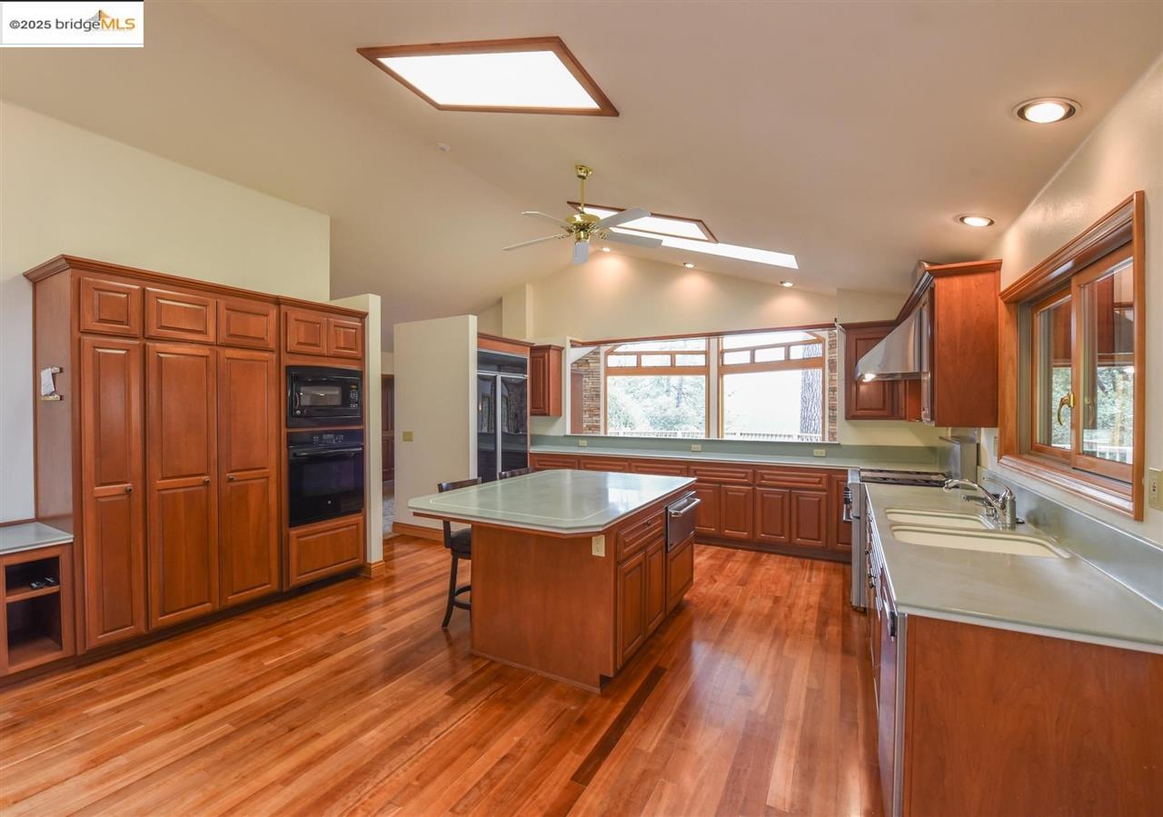 Detail Gallery Image 18 of 60 For 23601 Rusty Spur Road, Sonora,  CA 95370 - 3 Beds | 3 Baths