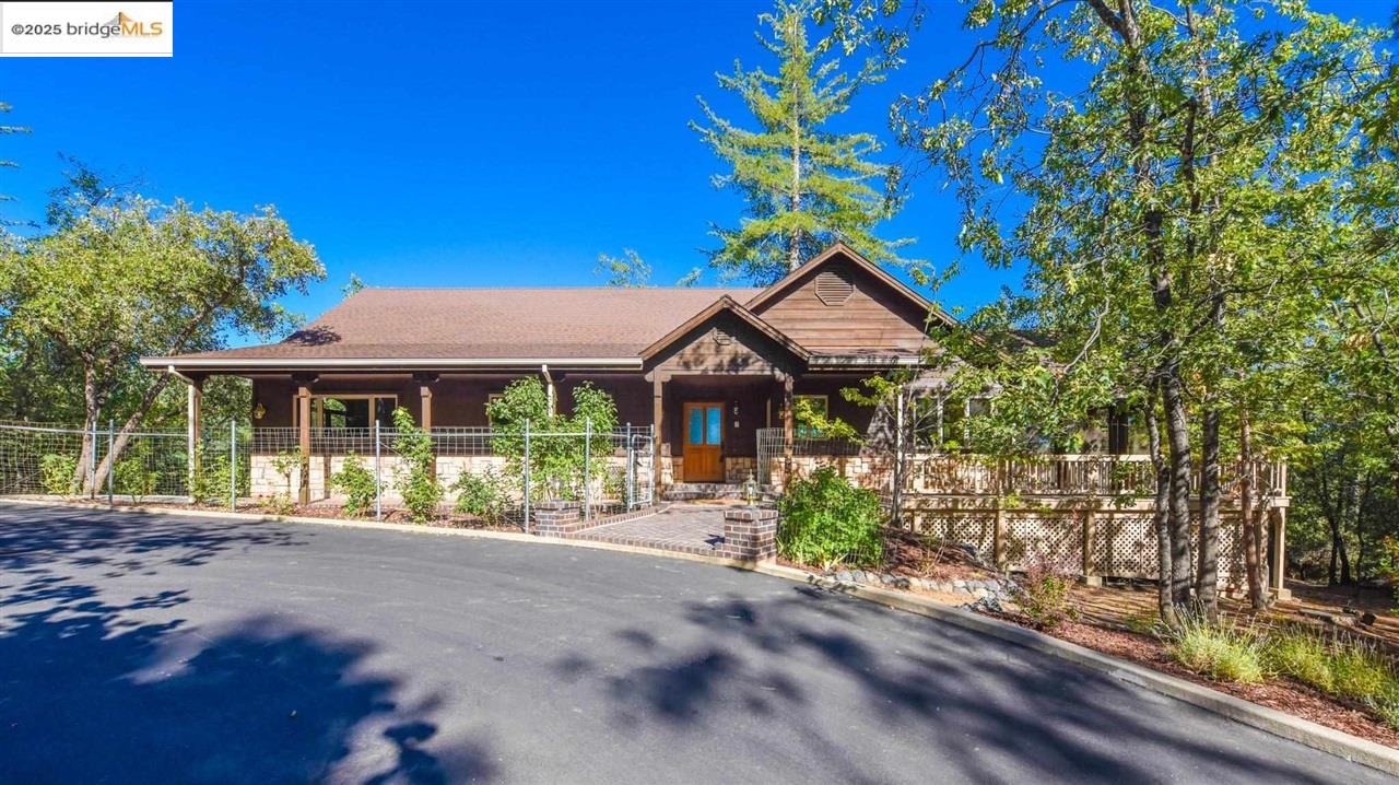 Detail Gallery Image 3 of 60 For 23601 Rusty Spur Road, Sonora,  CA 95370 - 3 Beds | 3 Baths
