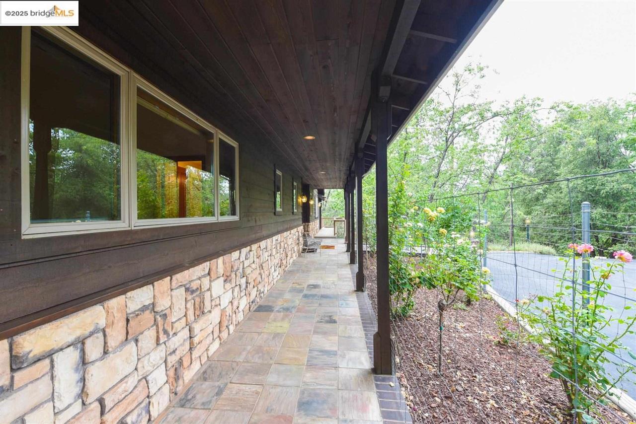 Detail Gallery Image 5 of 60 For 23601 Rusty Spur Road, Sonora,  CA 95370 - 3 Beds | 3 Baths
