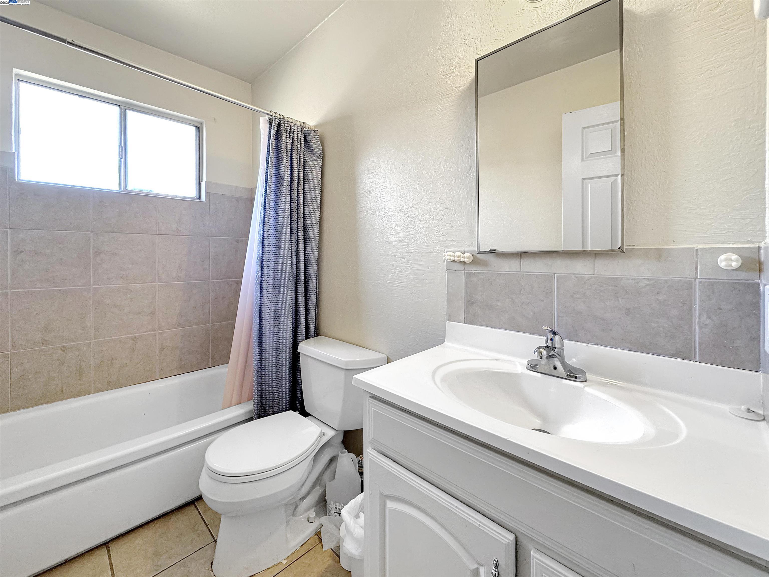 Detail Gallery Image 8 of 28 For 3205 Brookdale Ave, Oakland,  CA 94602 - – Beds | – Baths