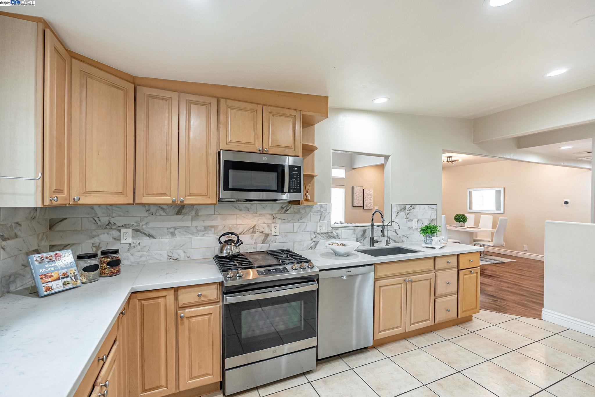 Detail Gallery Image 12 of 44 For 3757 Savannah Rd, Fremont,  CA 94538 - 4 Beds | 3 Baths