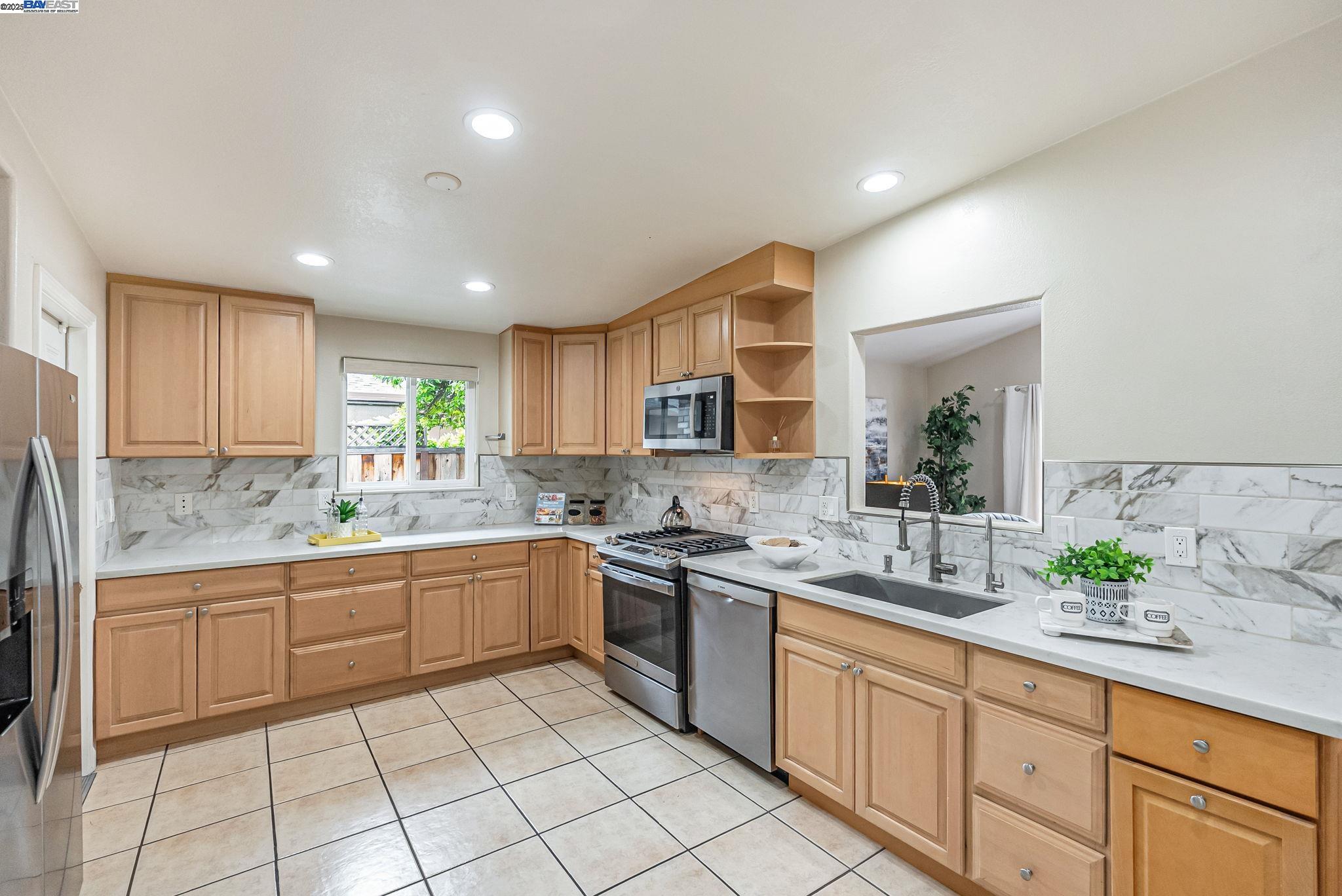 Detail Gallery Image 5 of 44 For 3757 Savannah Rd, Fremont,  CA 94538 - 4 Beds | 3 Baths