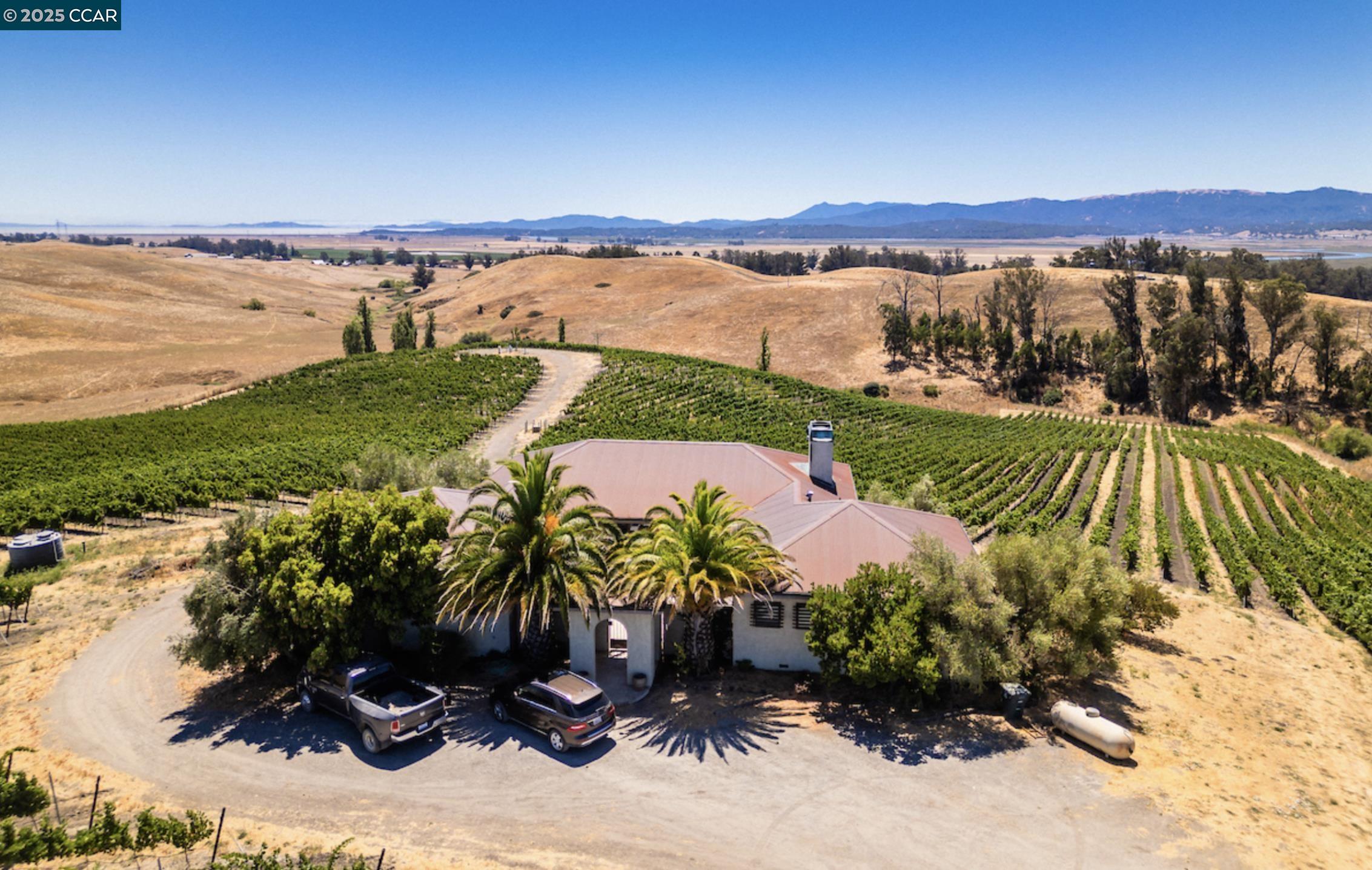 Detail Gallery Image 1 of 22 For 6513 Lakeville Hwy, Petaluma,  CA 94954 - 3 Beds | 2 Baths