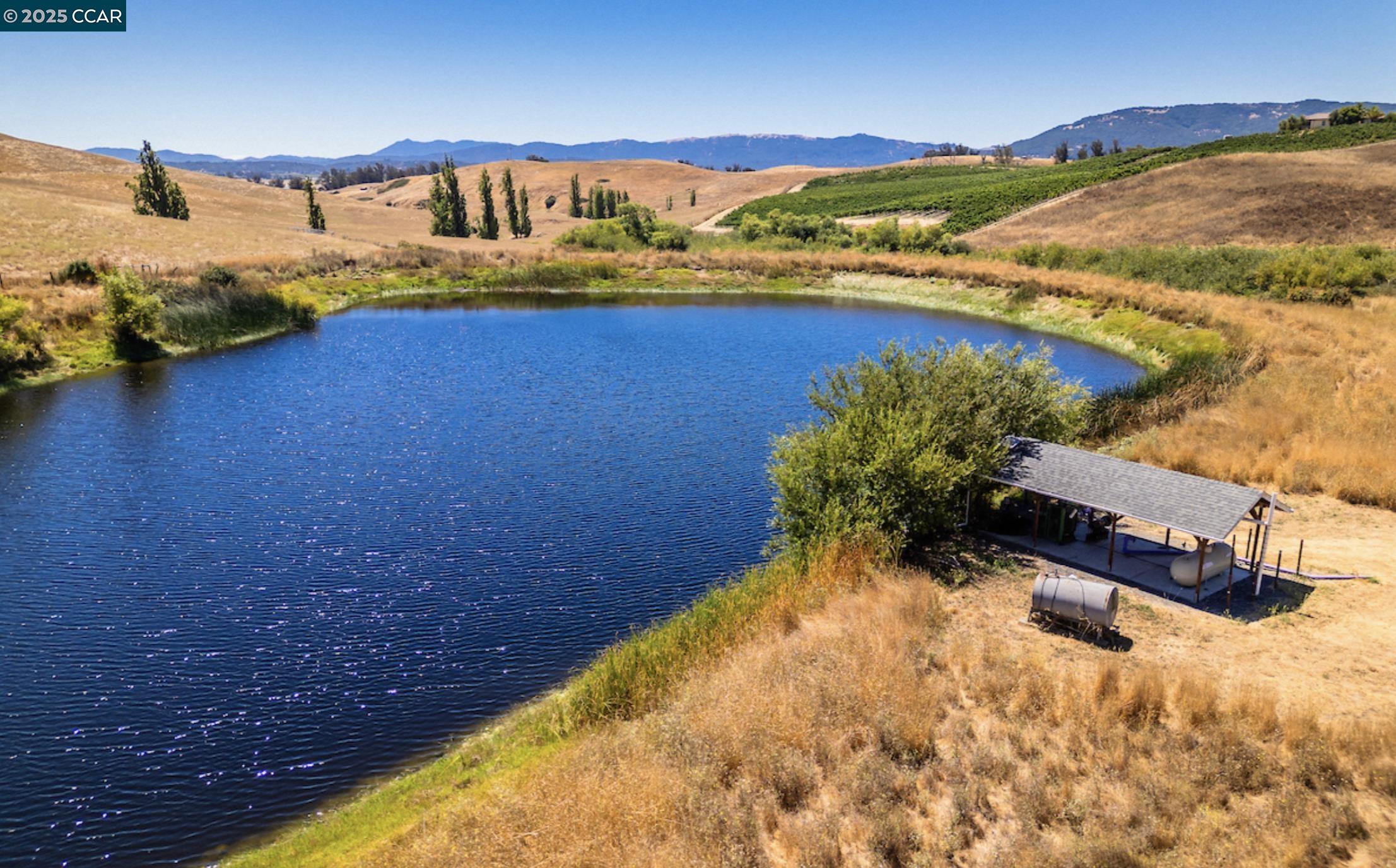 Detail Gallery Image 8 of 22 For 6513 Lakeville Hwy, Petaluma,  CA 94954 - 3 Beds | 2 Baths