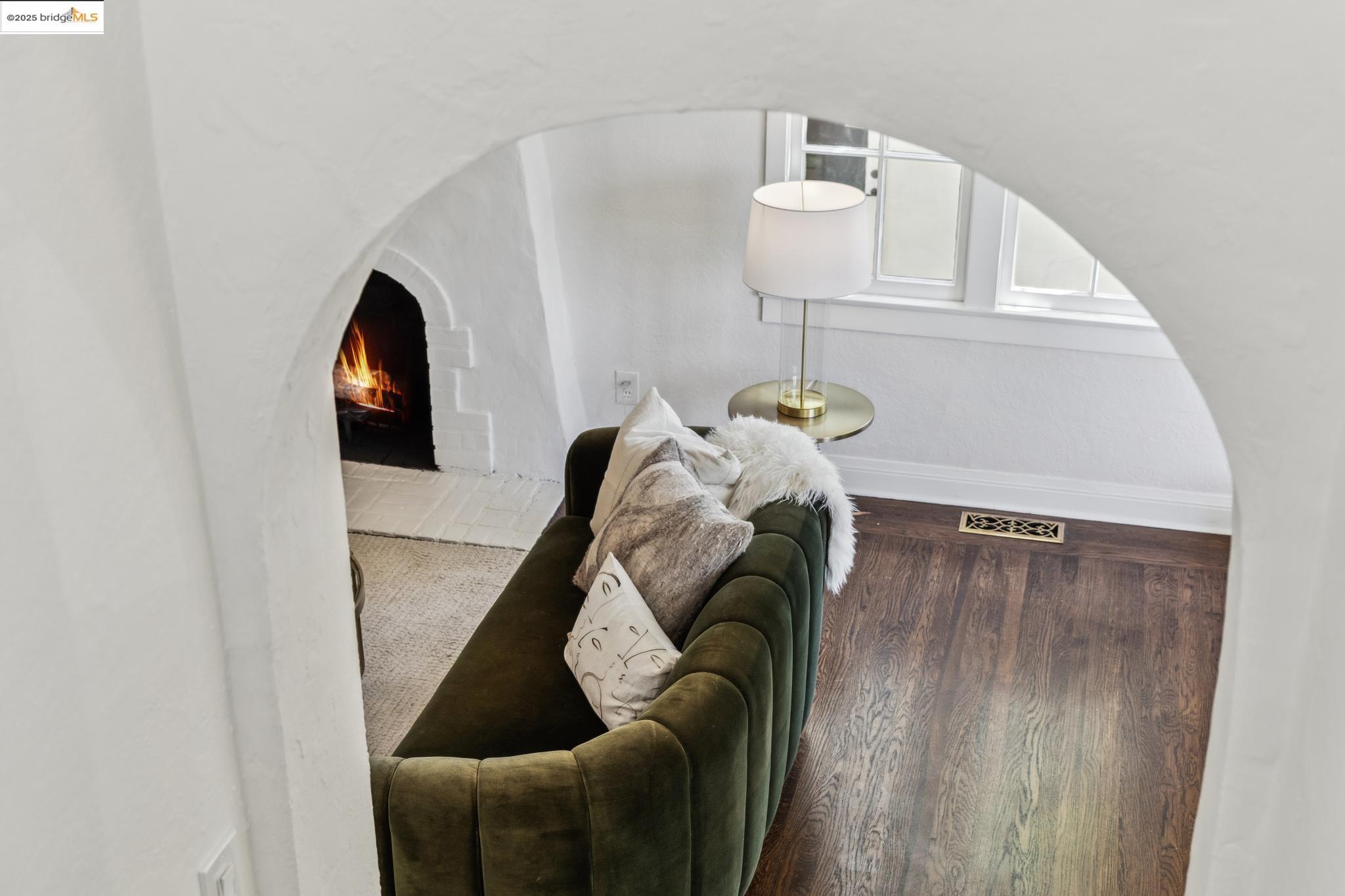 Detail Gallery Image 15 of 60 For 95 Alvarado Rd, Berkeley,  CA 94705 - 2 Beds | 1/1 Baths