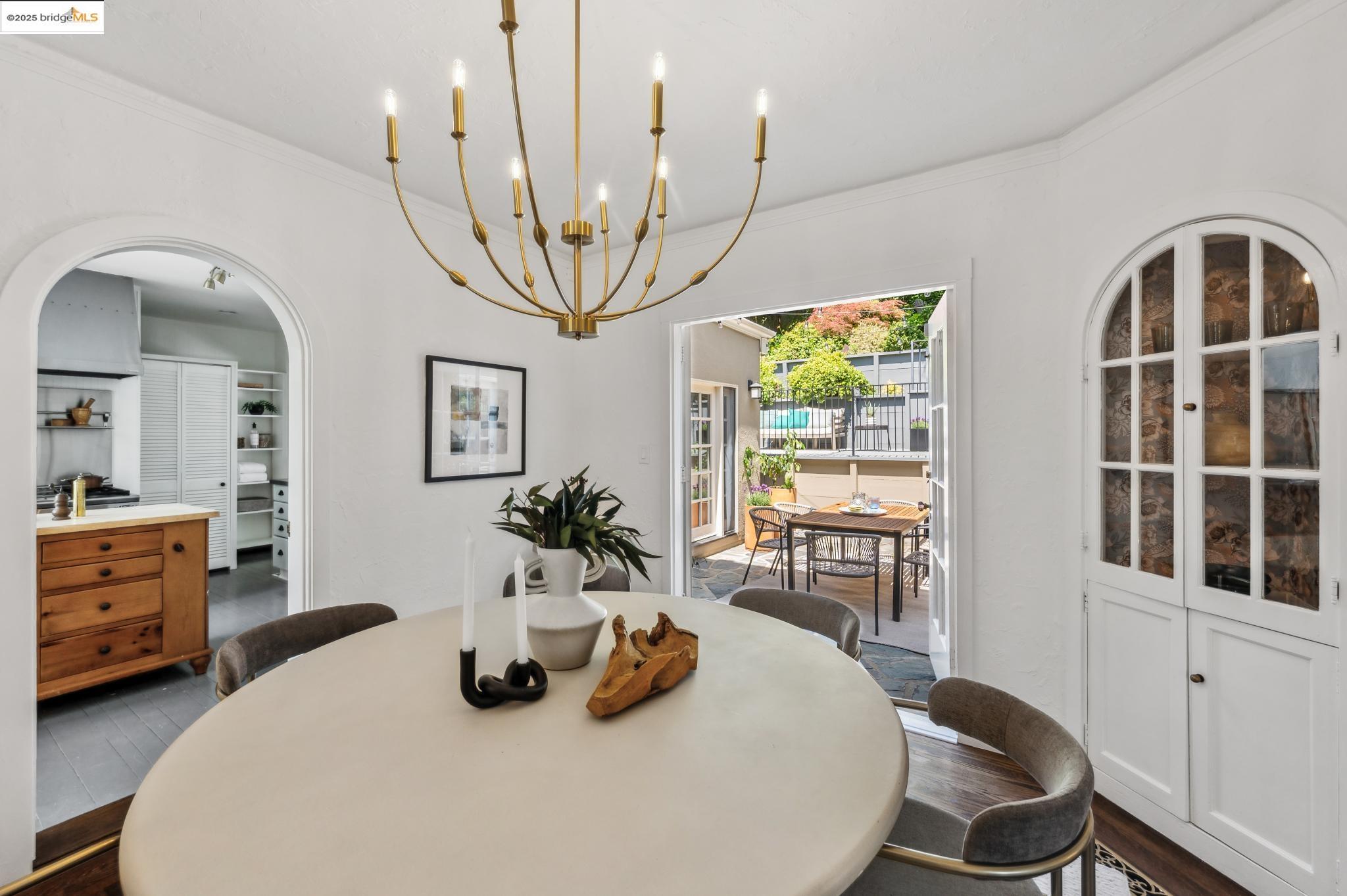 Detail Gallery Image 21 of 60 For 95 Alvarado Rd, Berkeley,  CA 94705 - 2 Beds | 1/1 Baths