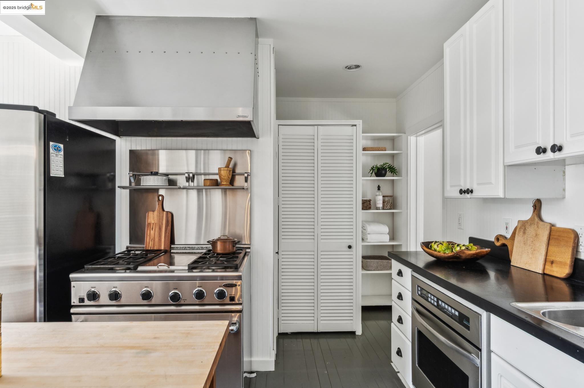 Detail Gallery Image 25 of 60 For 95 Alvarado Rd, Berkeley,  CA 94705 - 2 Beds | 1/1 Baths