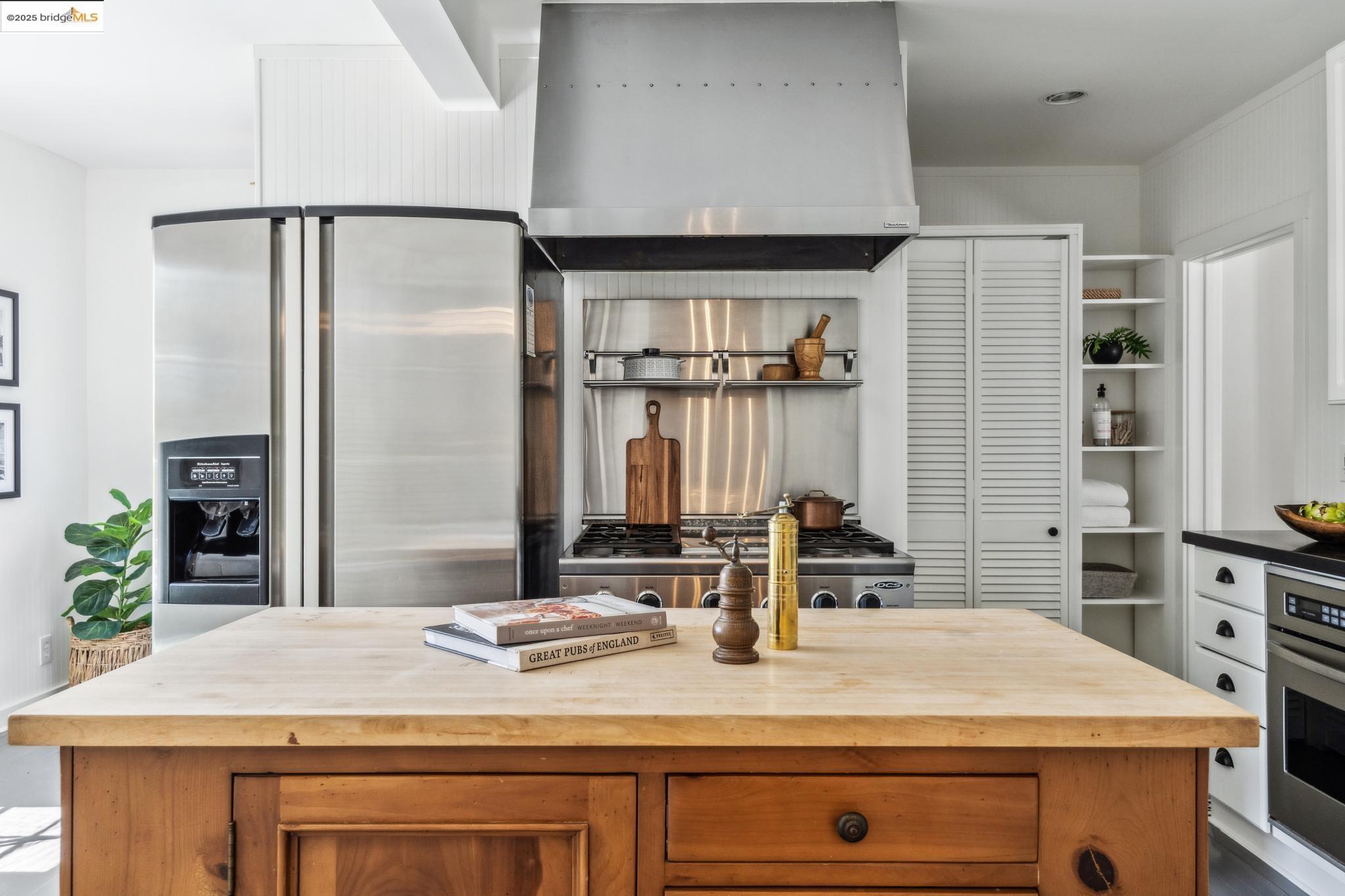 Detail Gallery Image 26 of 60 For 95 Alvarado Rd, Berkeley,  CA 94705 - 2 Beds | 1/1 Baths