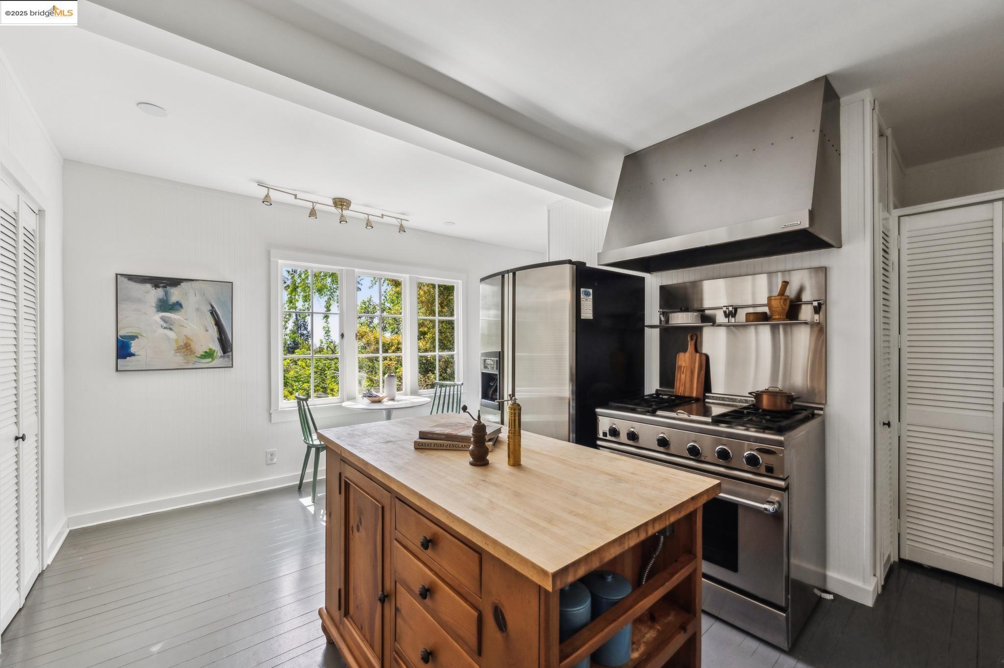 Detail Gallery Image 27 of 60 For 95 Alvarado Rd, Berkeley,  CA 94705 - 2 Beds | 1/1 Baths
