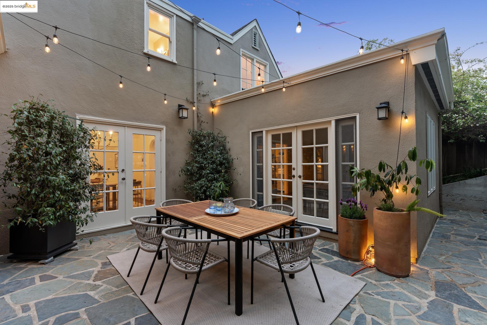 Detail Gallery Image 4 of 60 For 95 Alvarado Rd, Berkeley,  CA 94705 - 2 Beds | 1/1 Baths