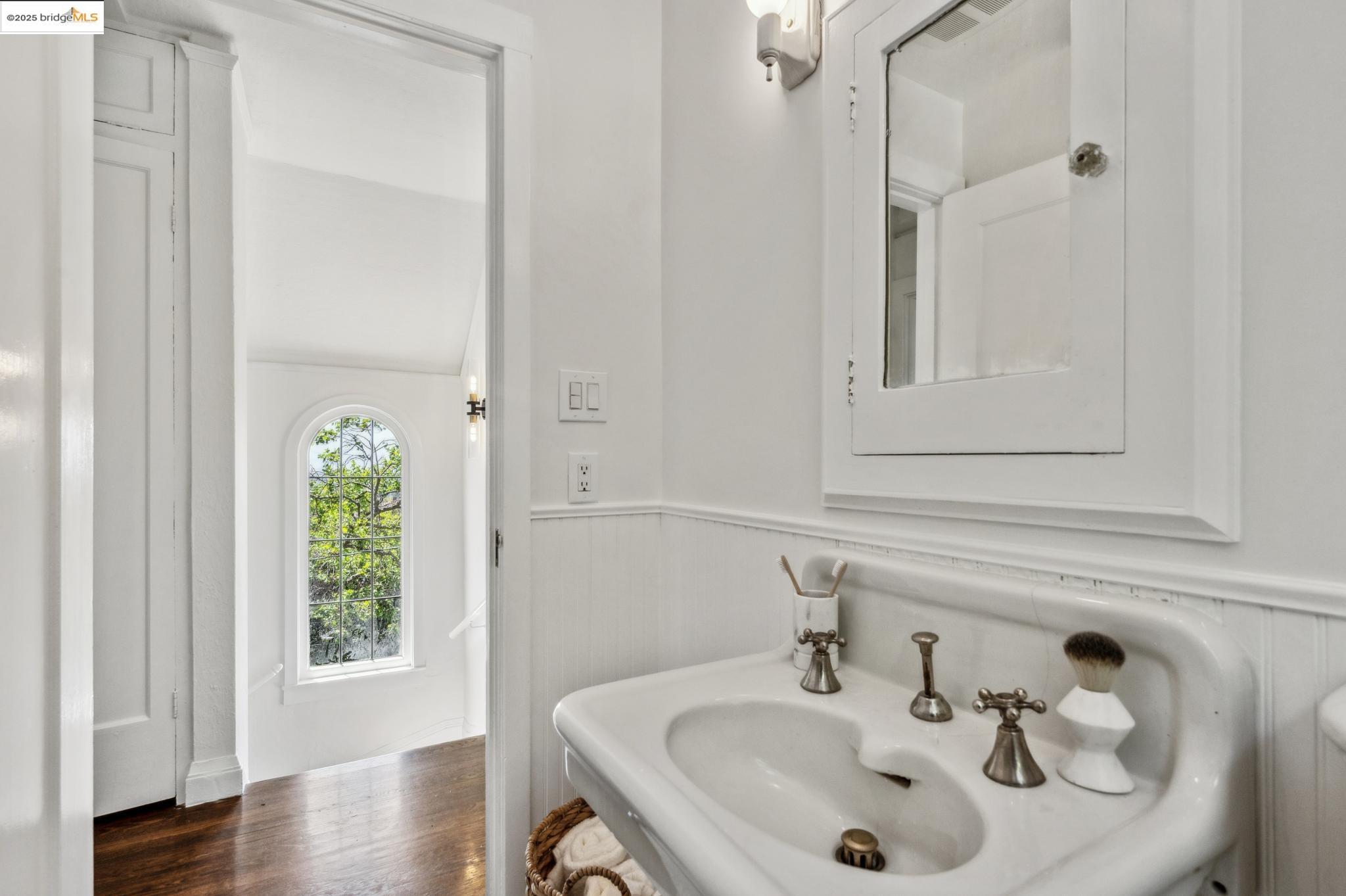 Detail Gallery Image 39 of 60 For 95 Alvarado Rd, Berkeley,  CA 94705 - 2 Beds | 1/1 Baths