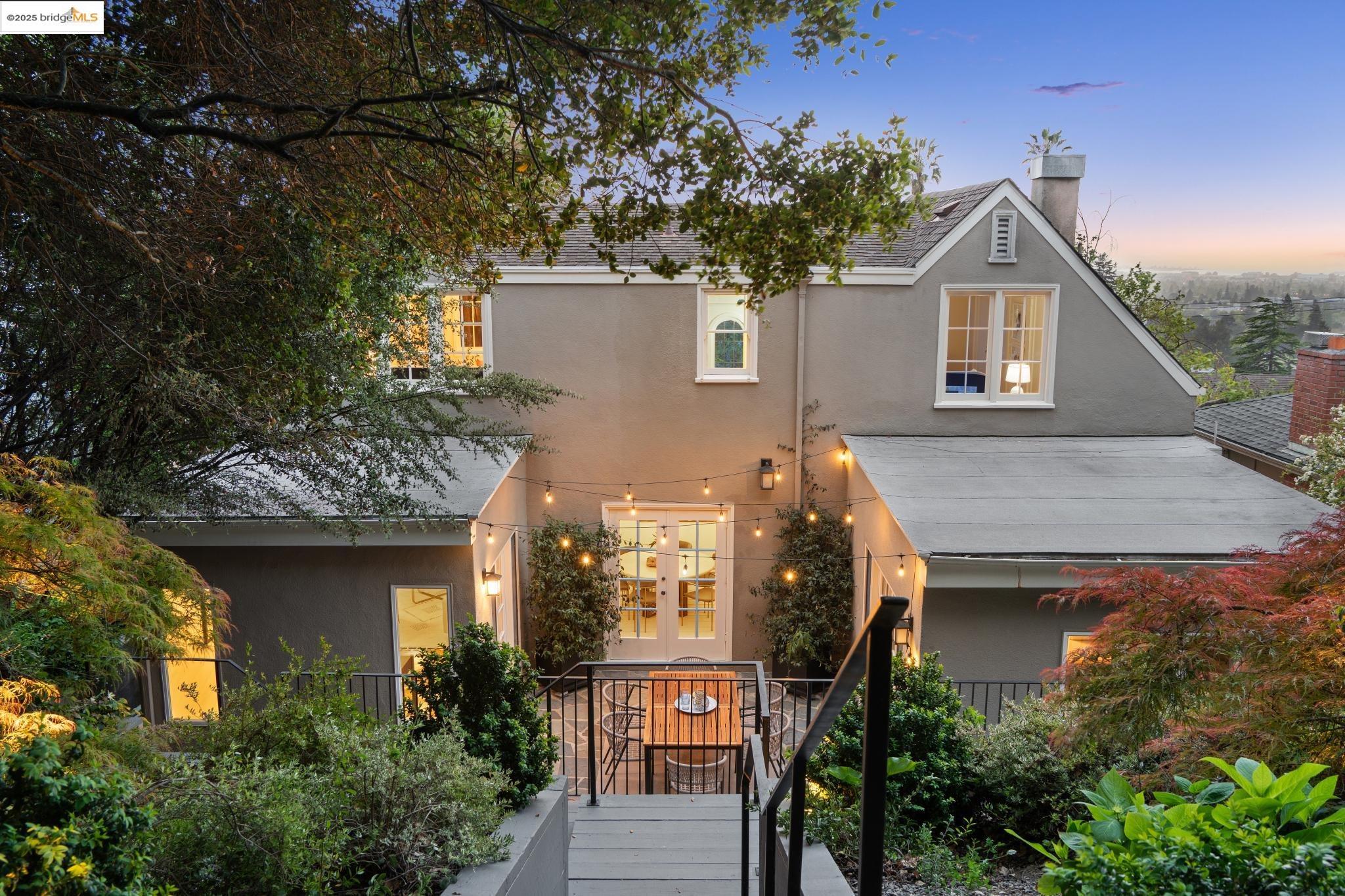 Detail Gallery Image 5 of 60 For 95 Alvarado Rd, Berkeley,  CA 94705 - 2 Beds | 1/1 Baths